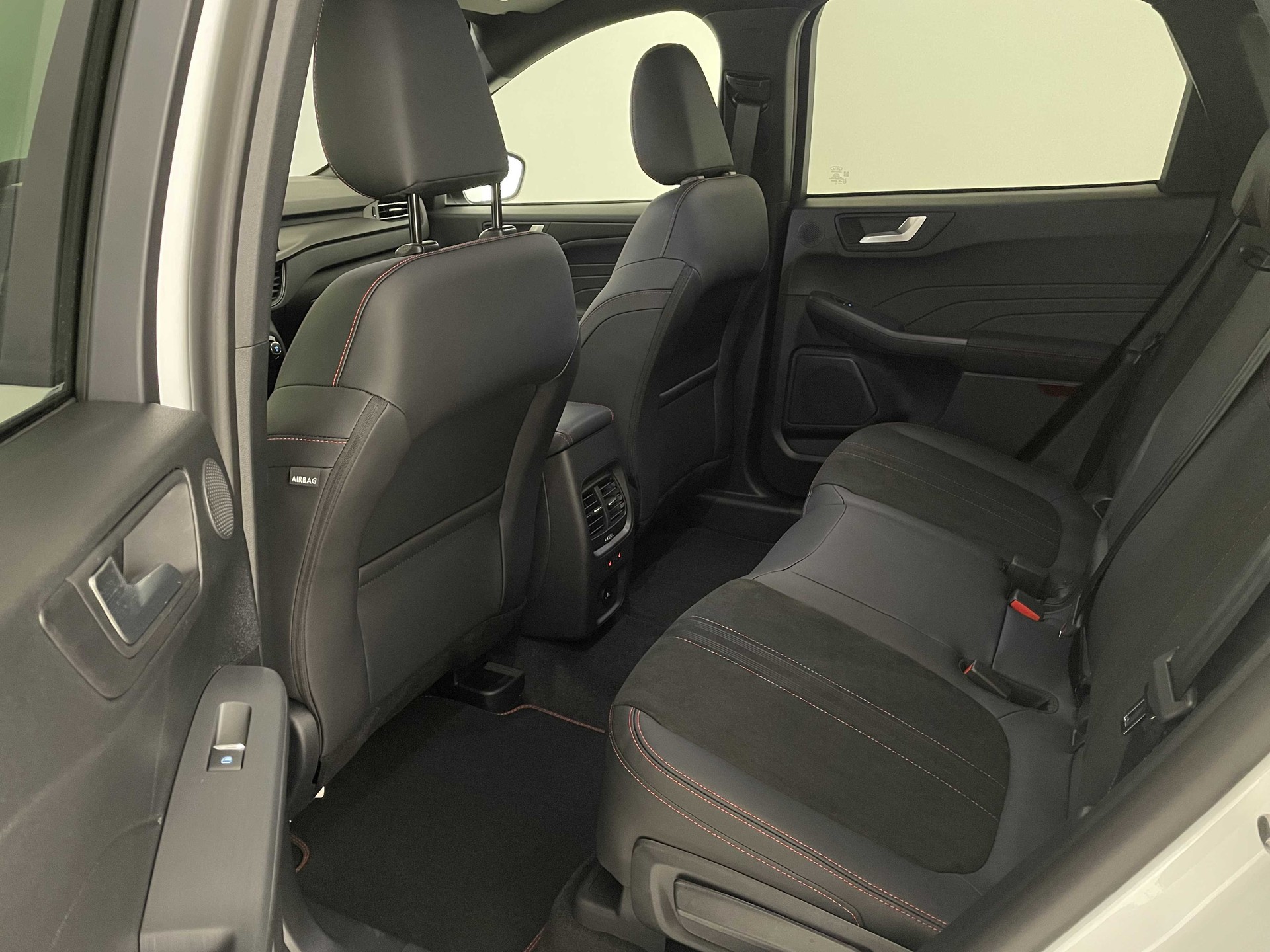 FORD Kuga 2.5 Hybrid ST-Line X 4x4-image-25