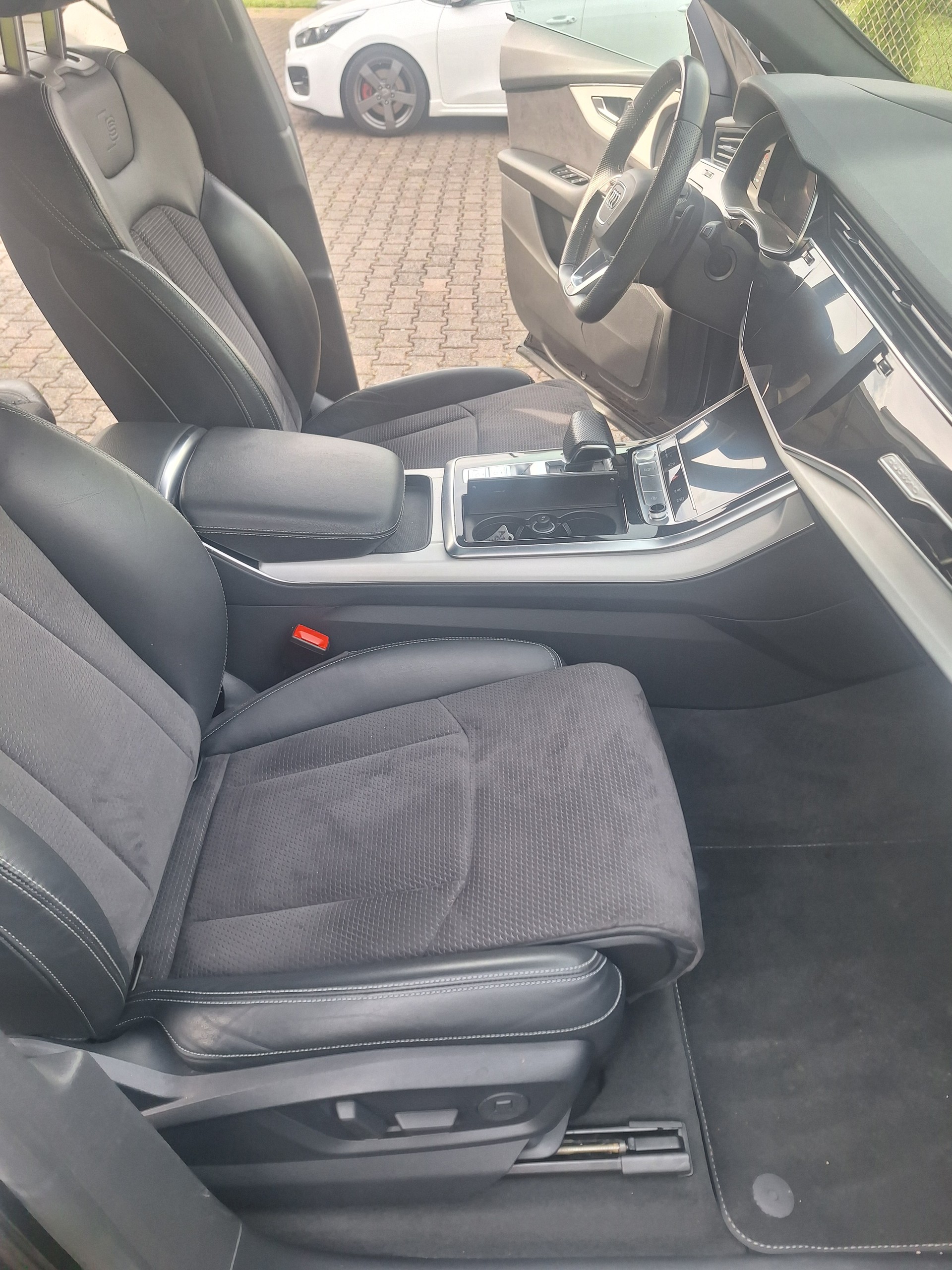 AUDI Q8 50 TDI quattro tiptronic-image-13