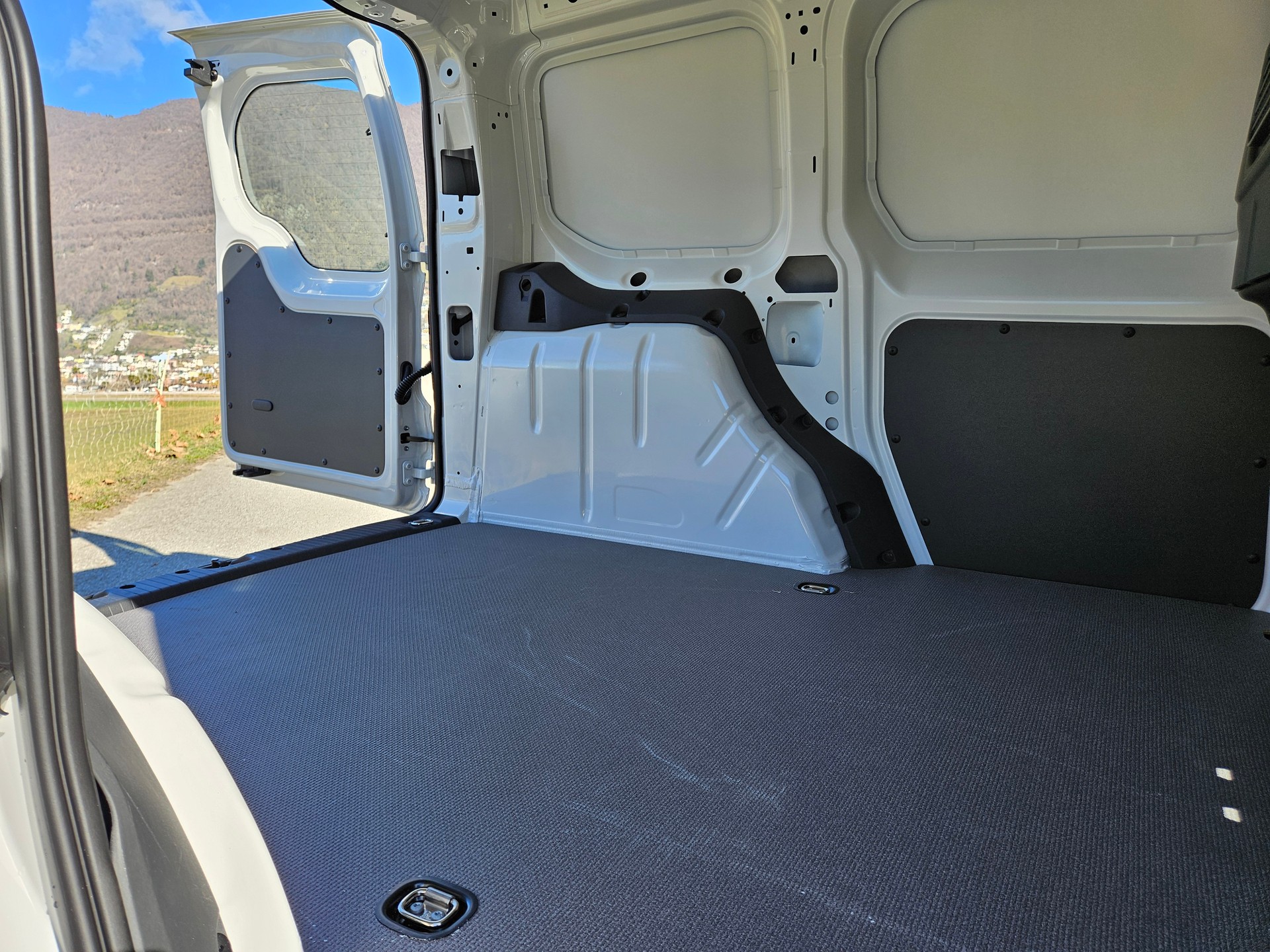 VW Caddy Cargo 1.5 TSI DSG-image-8