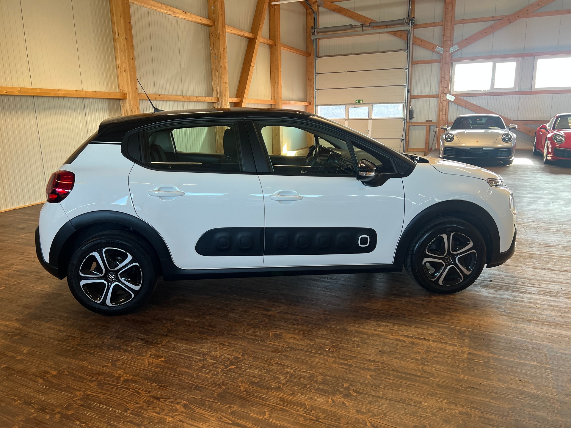CITROEN C3 1.2i PureTech Shine EAT6-showroom-element-3