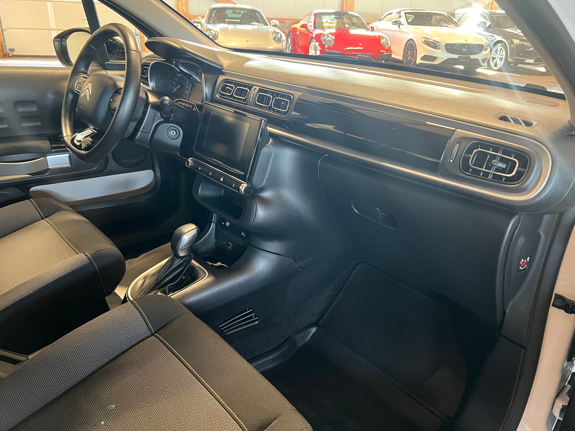 CITROEN C3 1.2i PureTech Shine EAT6-image-11