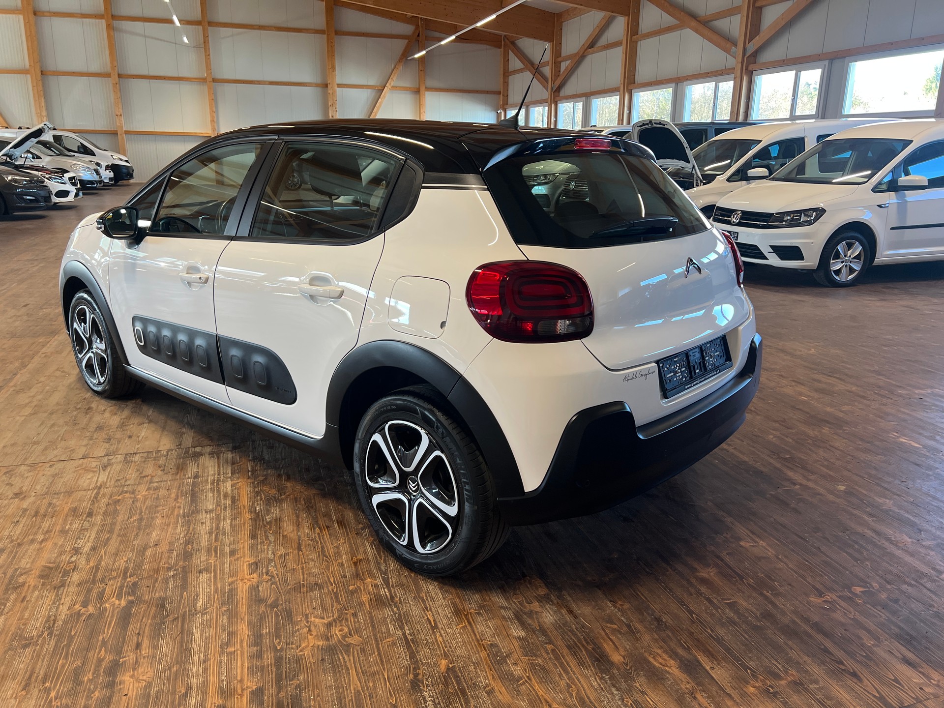 CITROEN C3 1.2i PureTech Shine EAT6-image-6