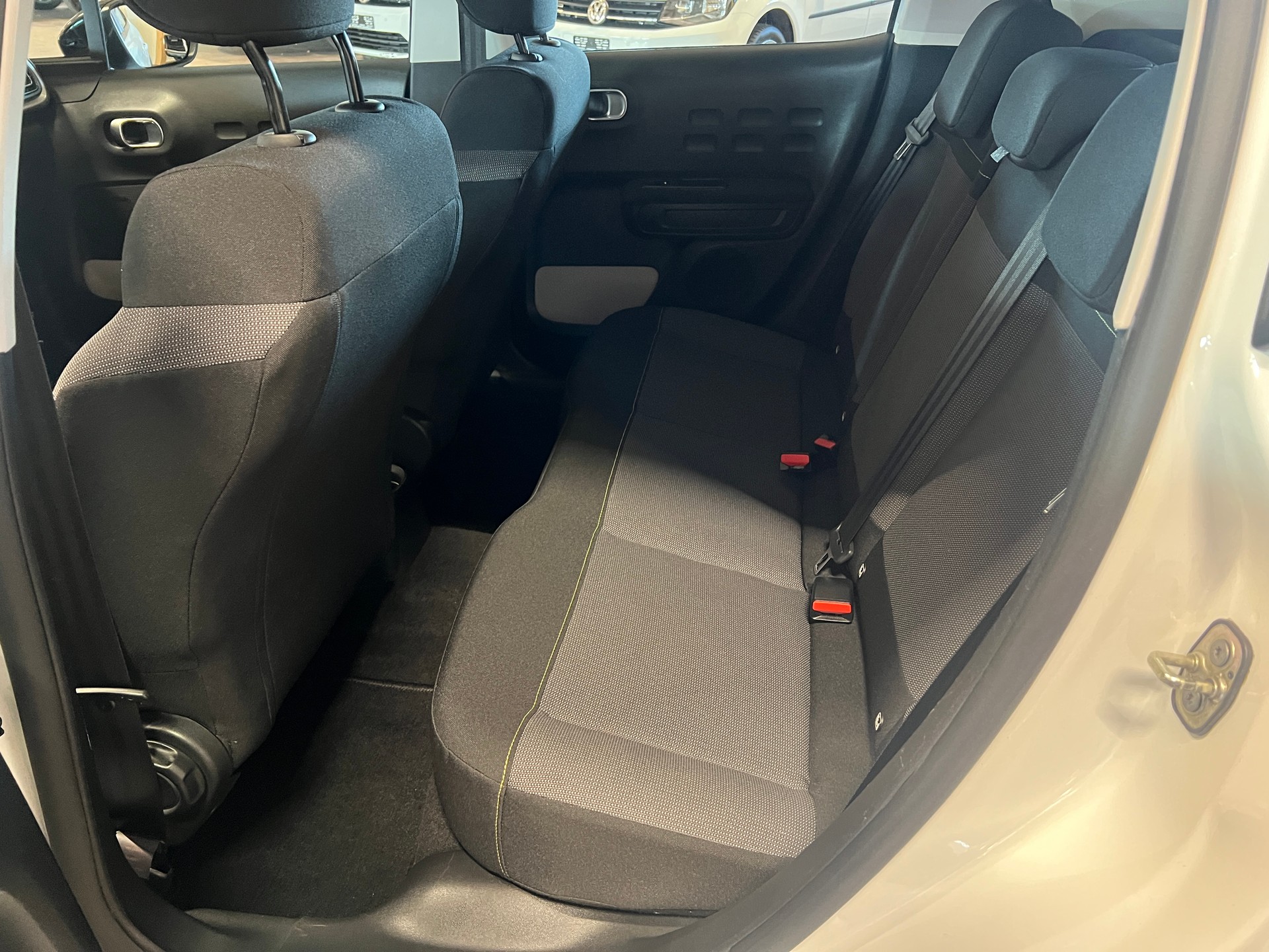 CITROEN C3 1.2i PureTech Shine EAT6-image-13