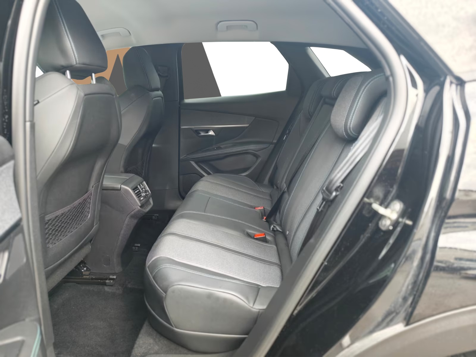 PEUGEOT 3008 1.6 Plug-in Hybrid Allure-image-8