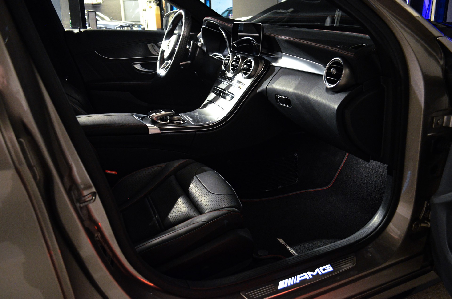 MERCEDES-BENZ C 43 AMG 4Matic 9G-Tronic-image-14
