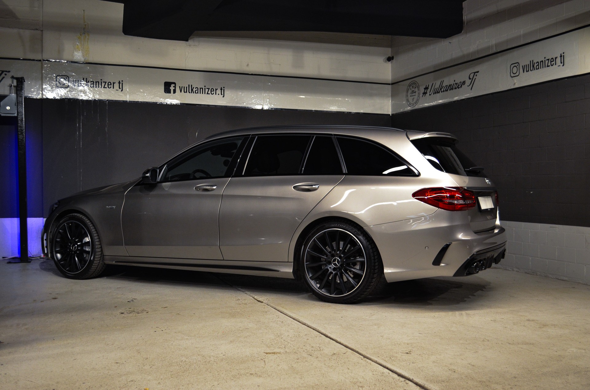MERCEDES-BENZ C 43 AMG 4Matic 9G-Tronic-image-5