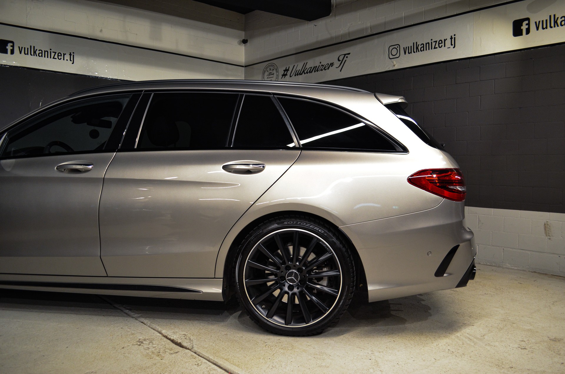 MERCEDES-BENZ C 43 AMG 4Matic 9G-Tronic-image-7