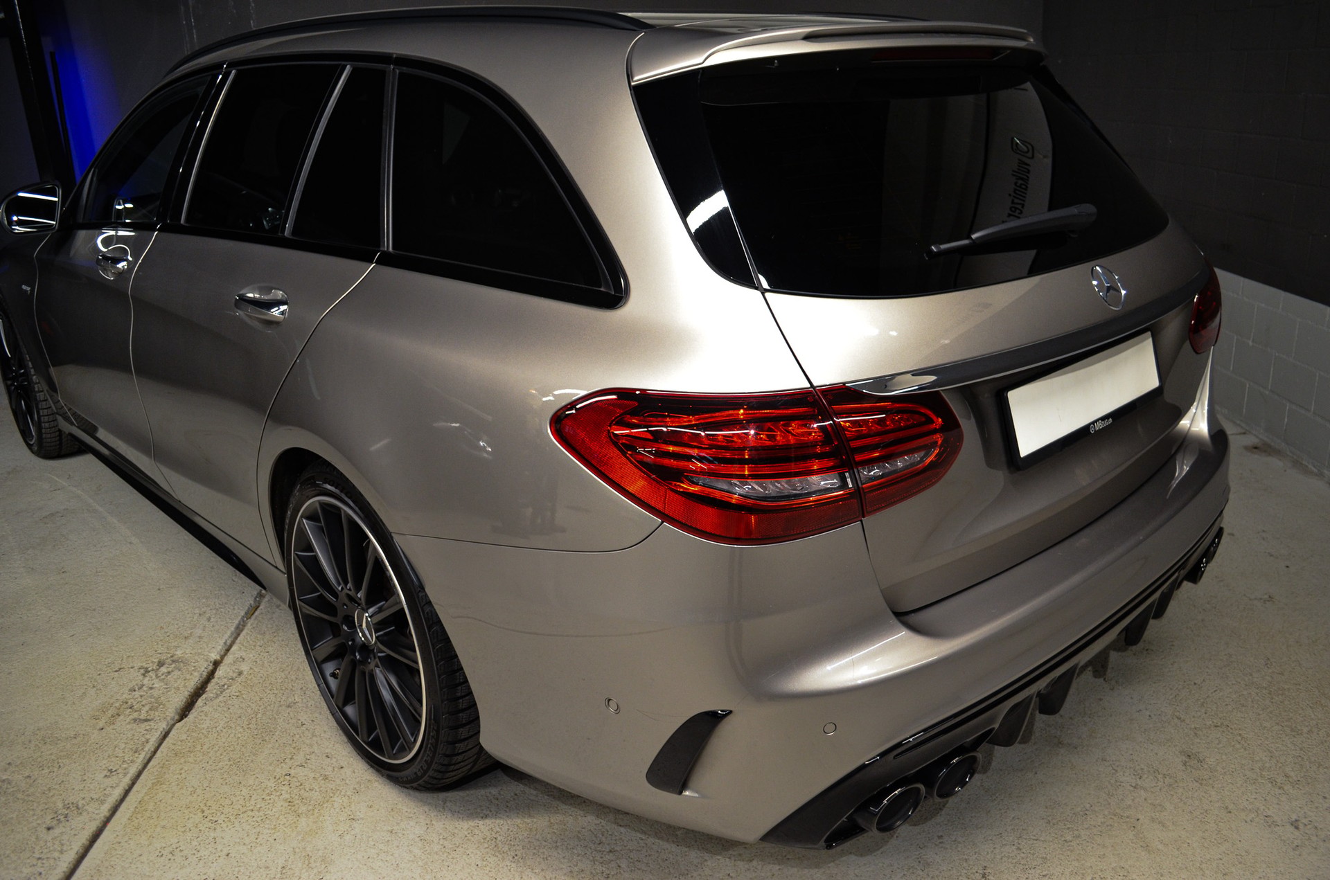 MERCEDES-BENZ C 43 AMG 4Matic 9G-Tronic-image-9