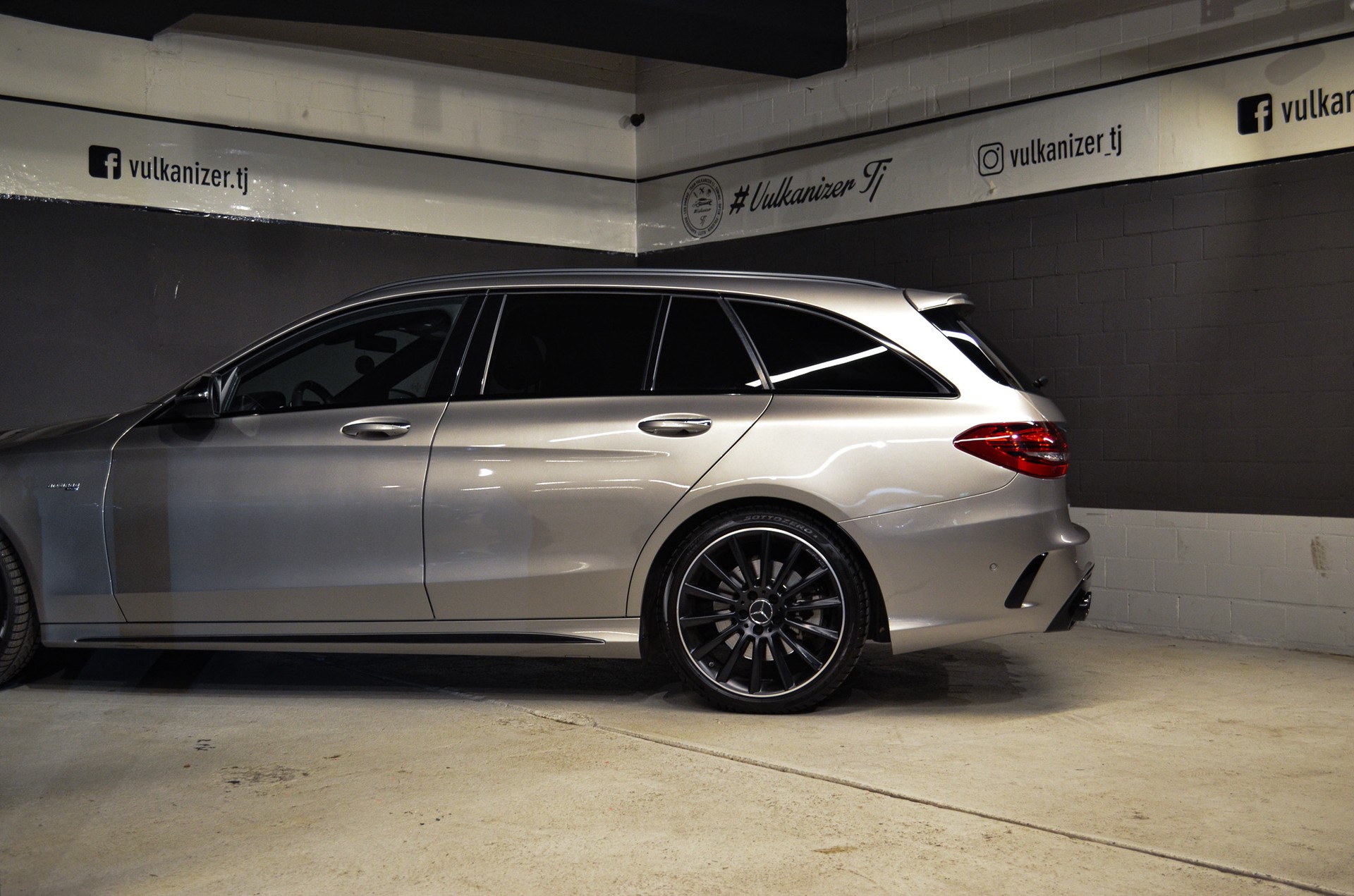 MERCEDES-BENZ C 43 AMG 4Matic 9G-Tronic-image-6