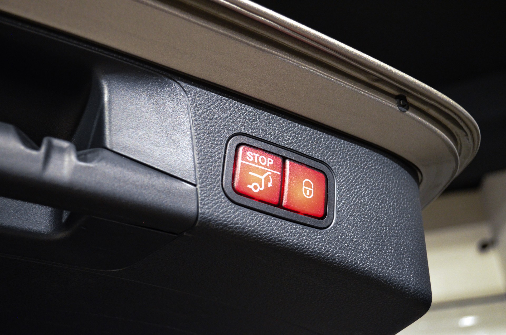 MERCEDES-BENZ C 43 AMG 4Matic 9G-Tronic-image-11