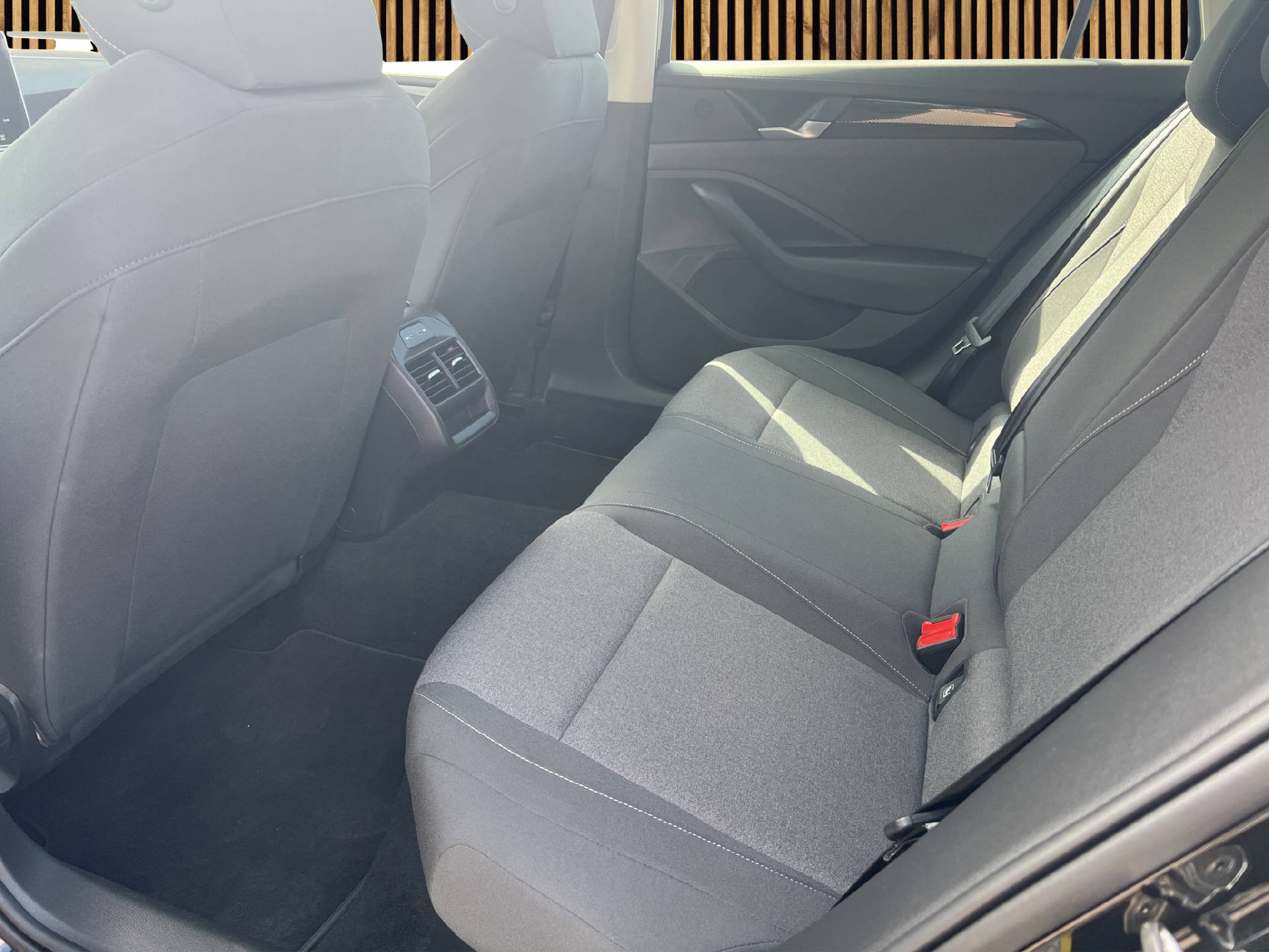 VW Passat Variant 1.5 eTSi Mild-Hybrid Benzin/Elektro DSG-image-11
