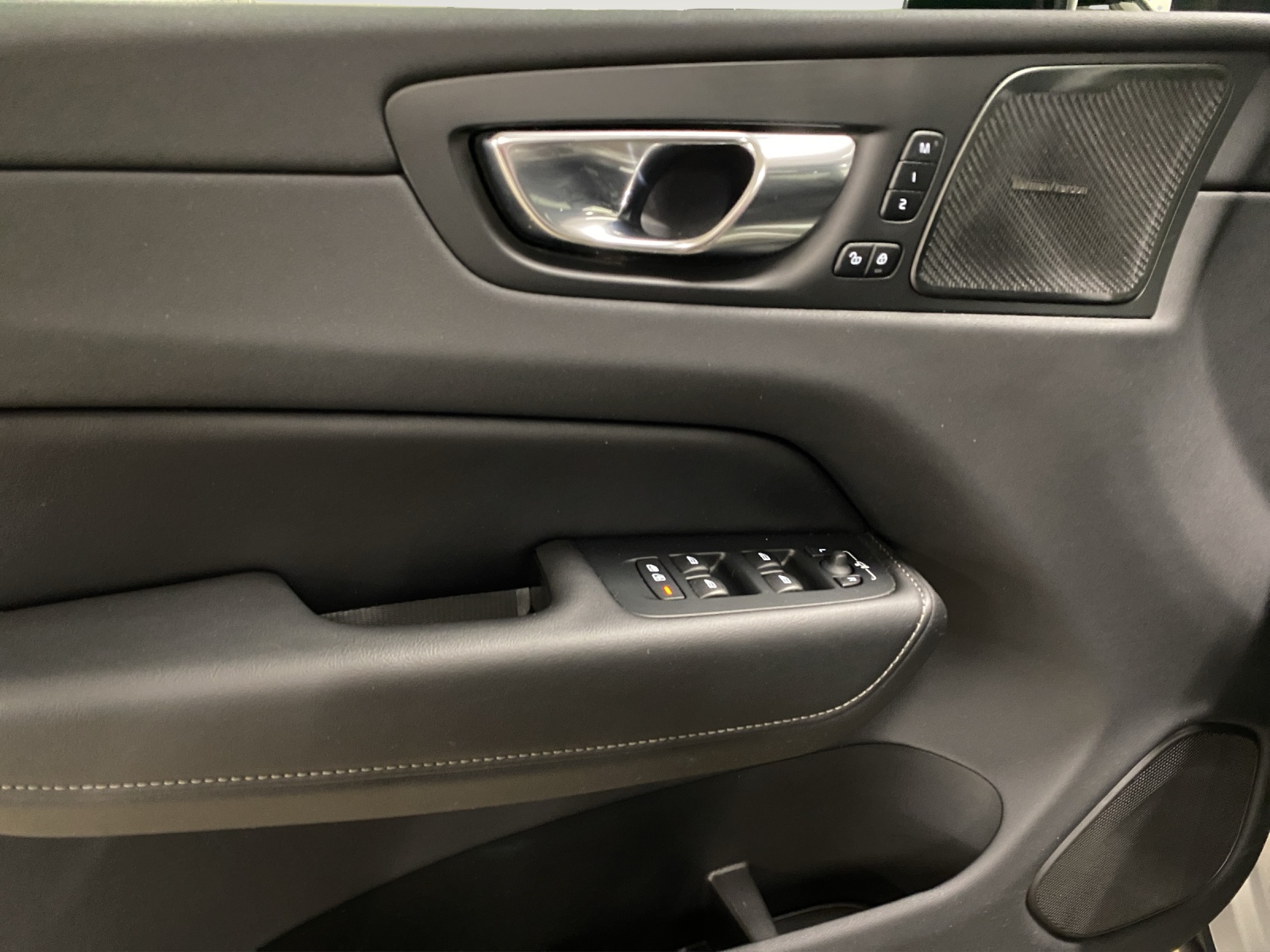 VOLVO XC60 2.0 T6 TE R-Design eAWD-image-11