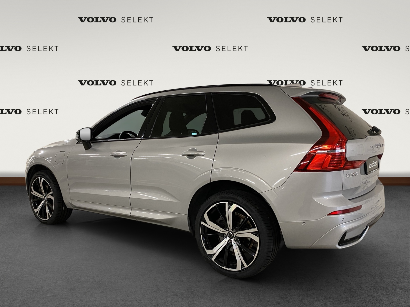 VOLVO XC60 2.0 T6 TE R-Design eAWD-image-2
