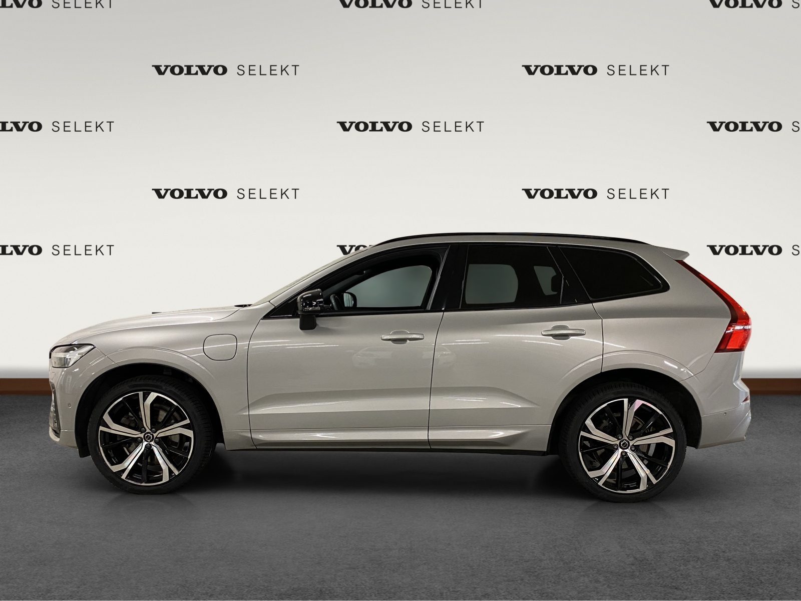 VOLVO XC60 2.0 T6 TE R-Design eAWD-image-1