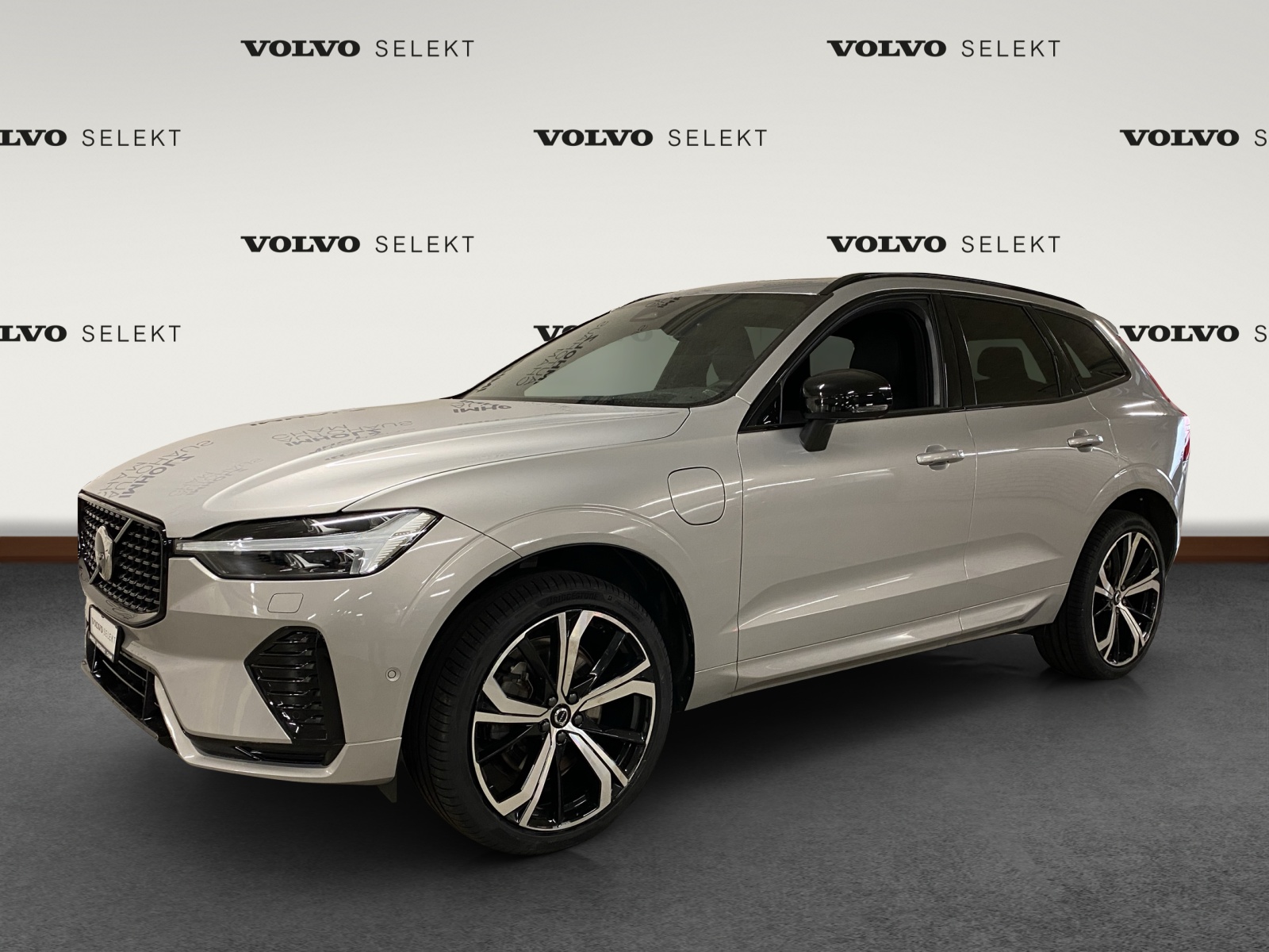 VOLVO XC60 2.0 T6 TE R-Design eAWD-image-0