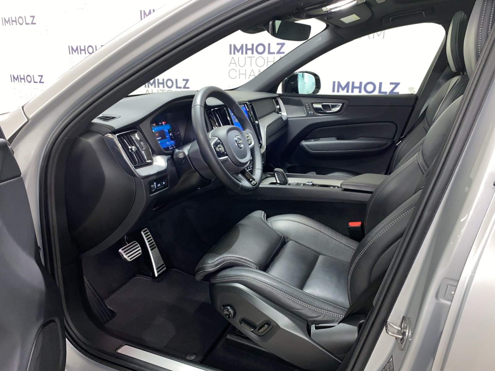 VOLVO XC60 2.0 T6 TE R-Design eAWD-image-15