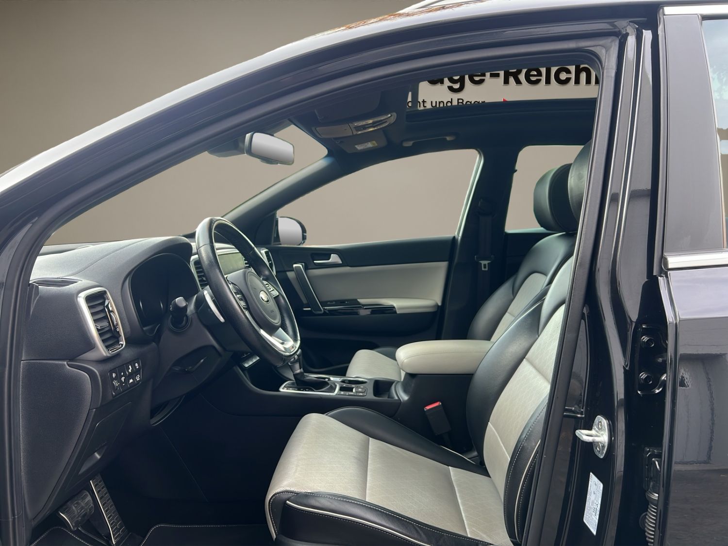 KIA Sportage 1.6 T-GDi Style GT-Line-image-8