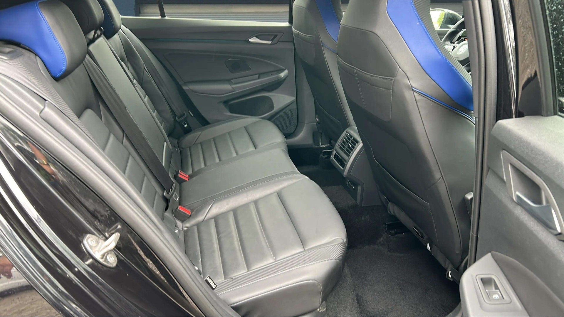 VW Golf 2.0 TSI R DSG 4Motion mit Leder & Akrapovic + DCC-image-13