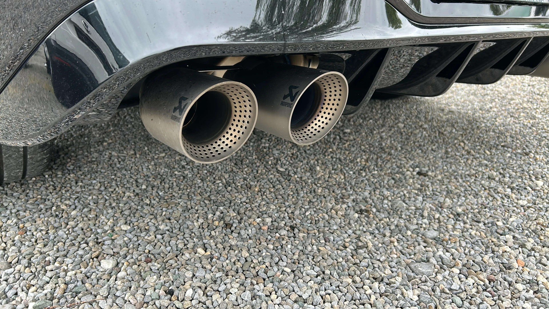 VW Golf 2.0 TSI R DSG 4Motion mit Leder & Akrapovic + DCC-image-25