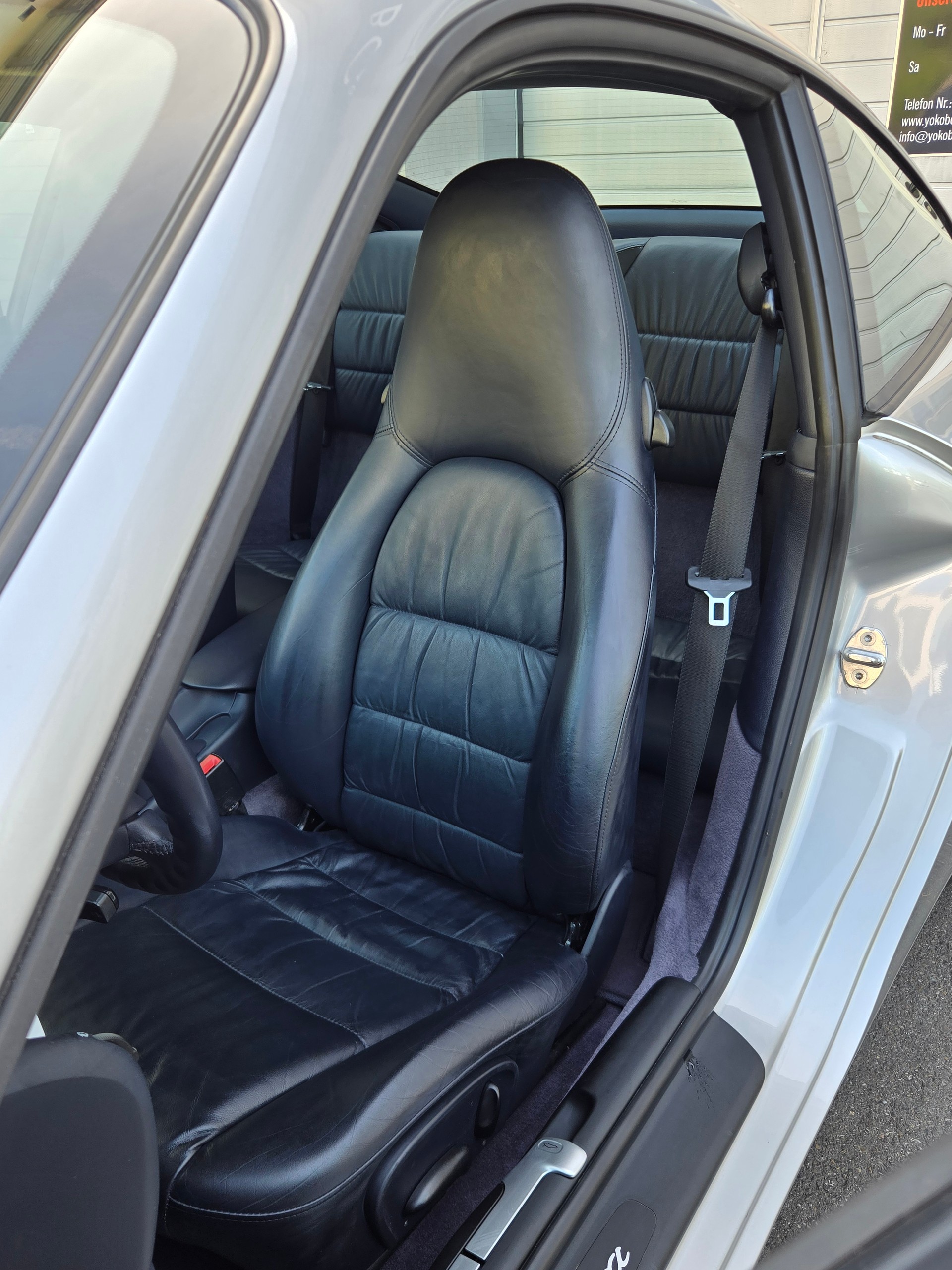 PORSCHE 911 Carrera-image-8