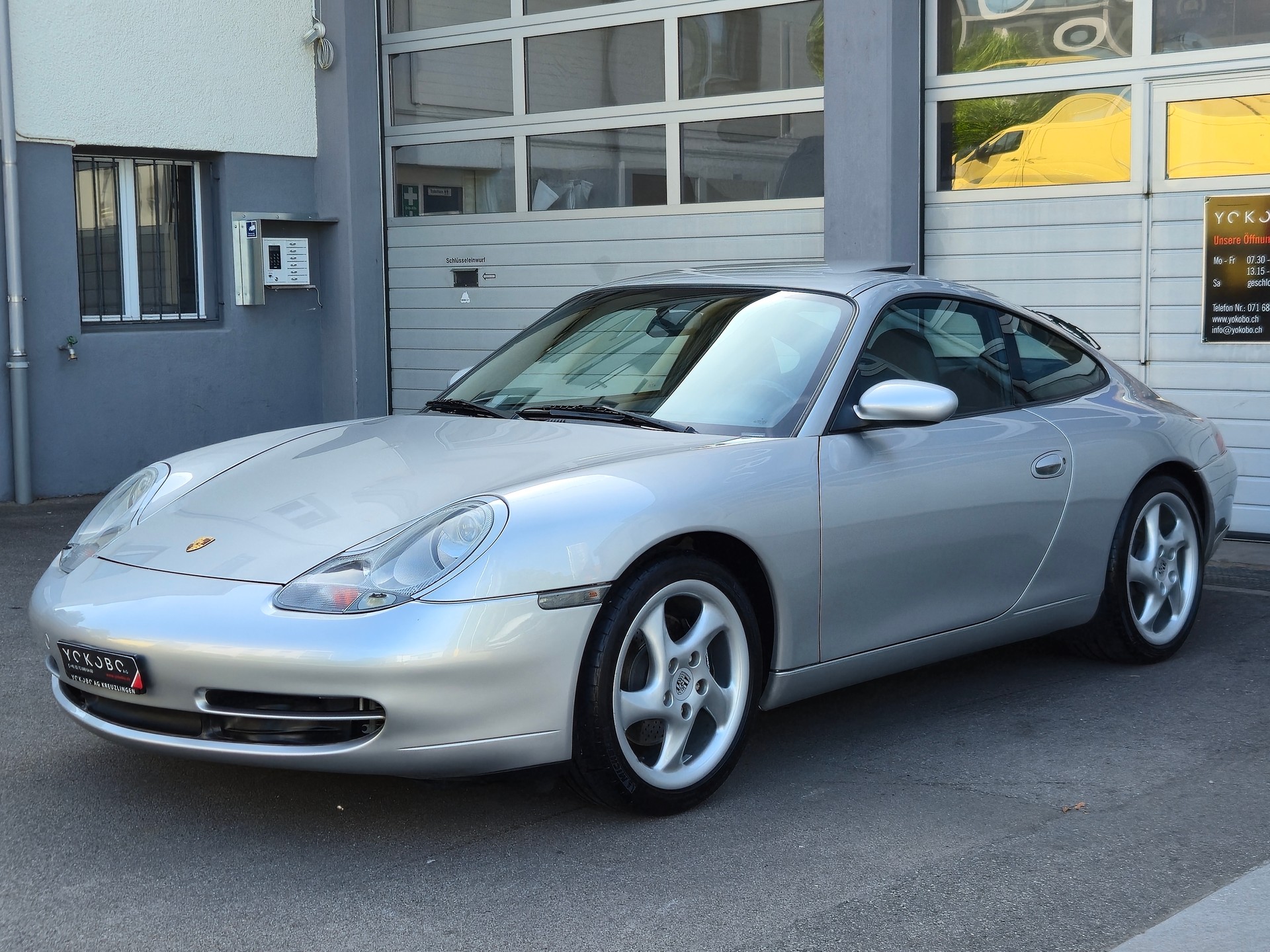 PORSCHE 911 Carrera-image-15