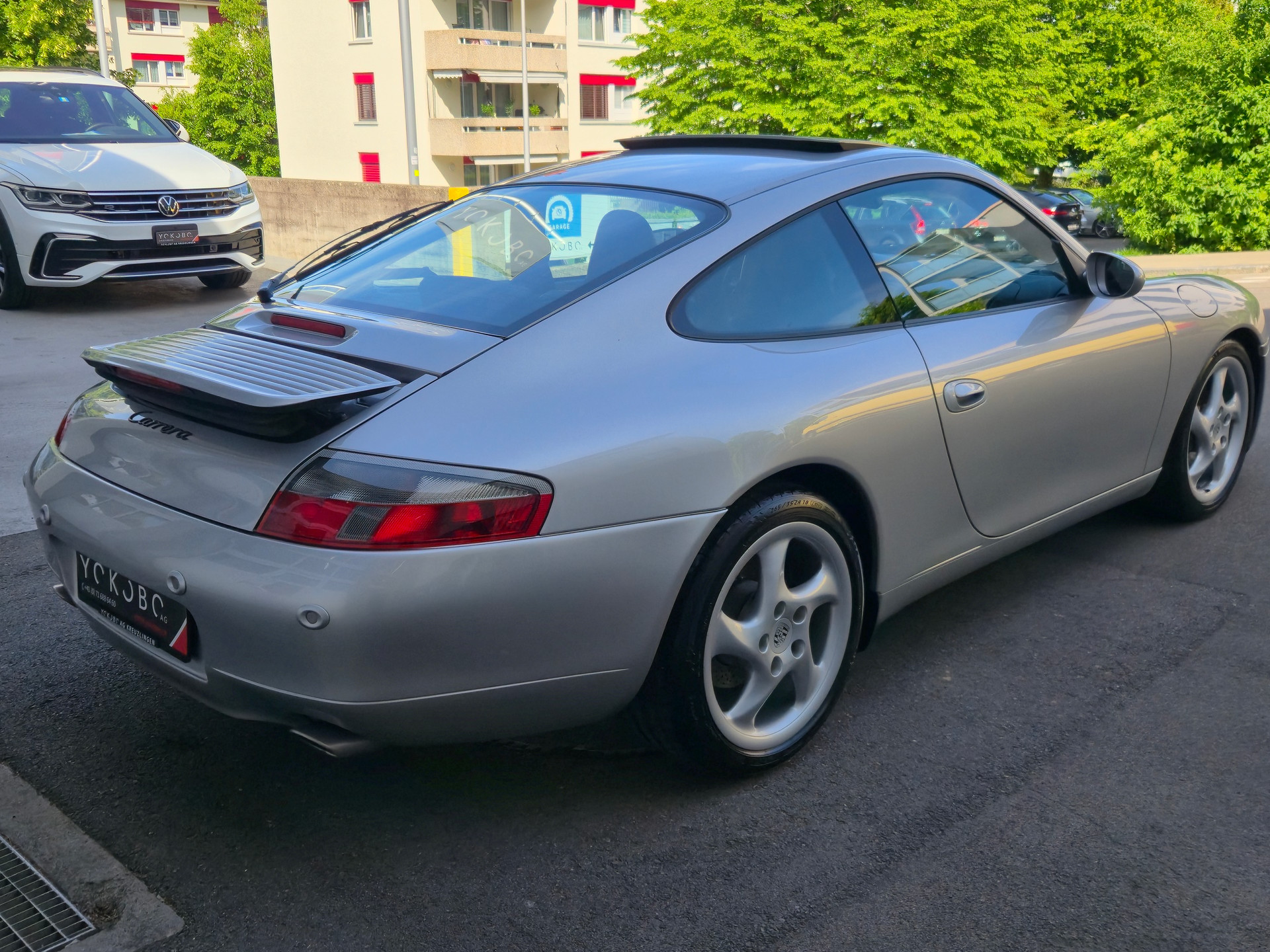 PORSCHE 911 Carrera-image-3