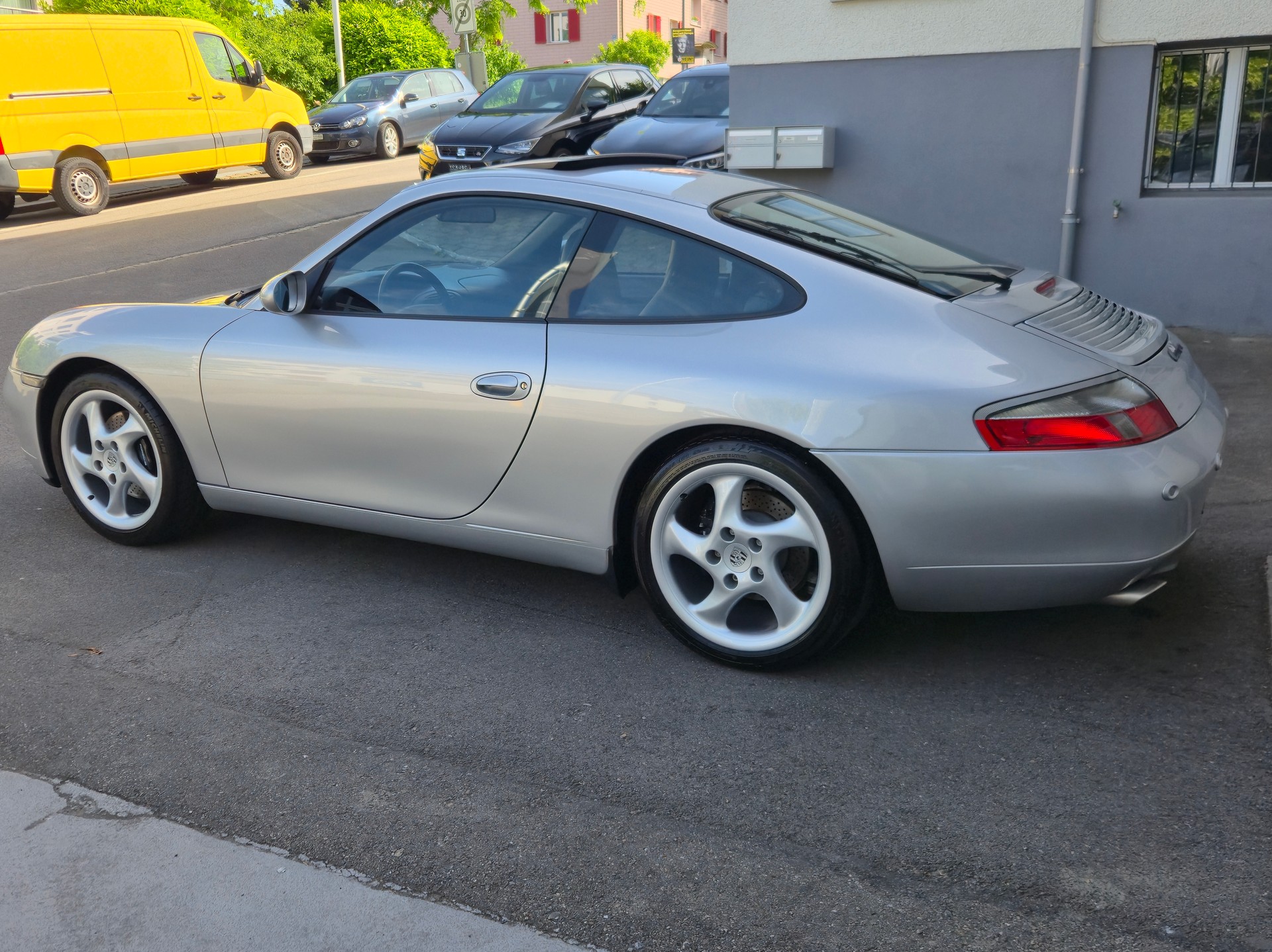 PORSCHE 911 Carrera-image-5