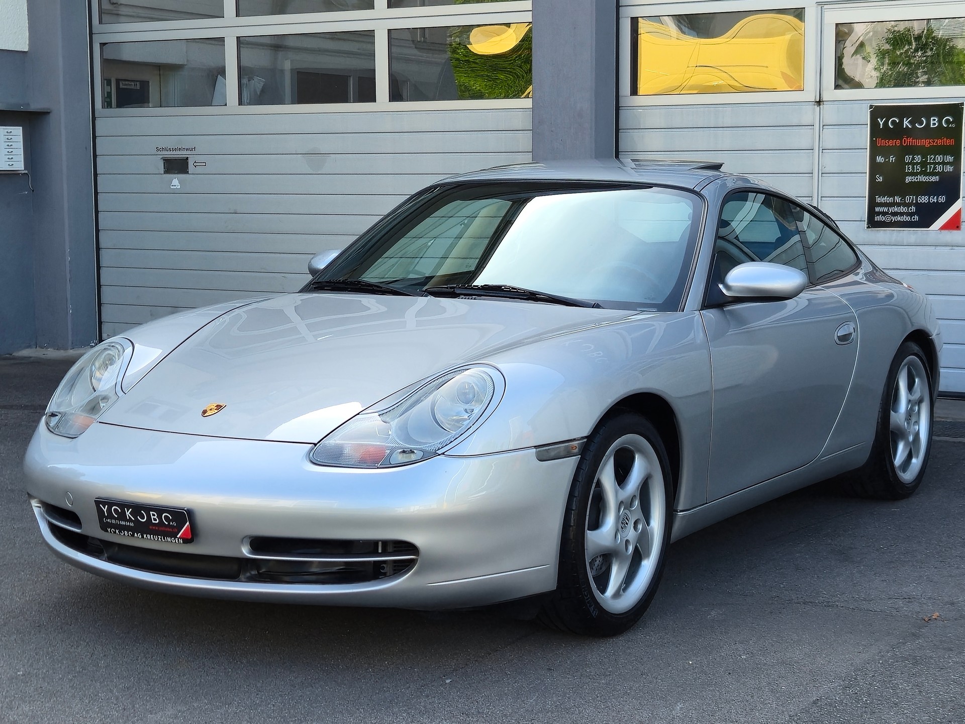 PORSCHE 911 Carrera-image-0