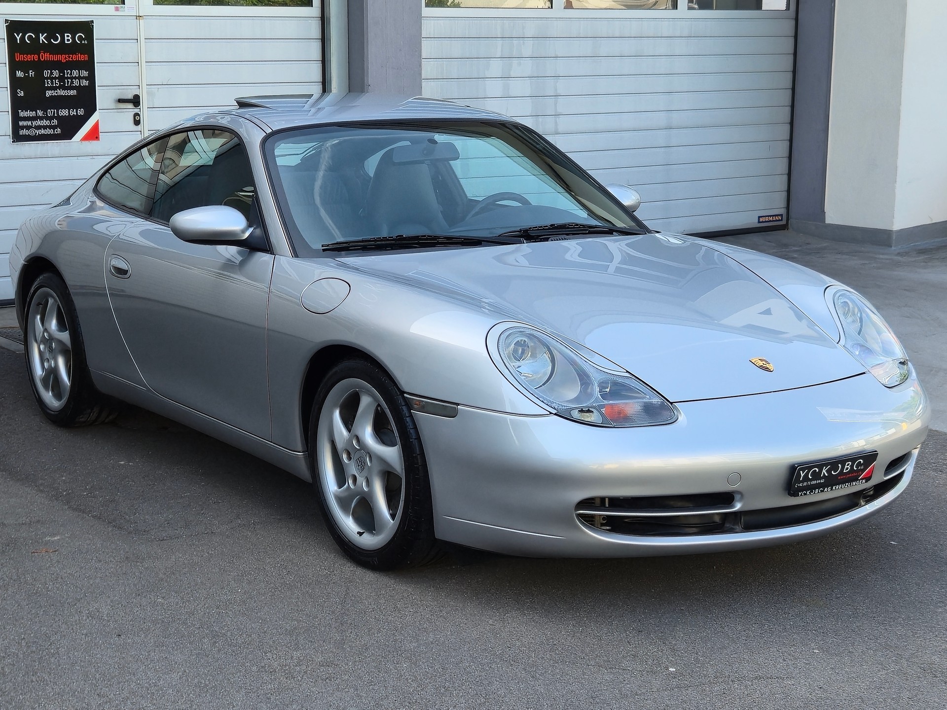 PORSCHE 911 Carrera-image-1