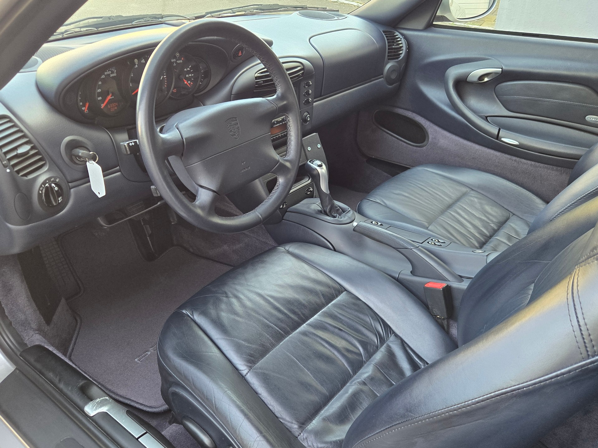 PORSCHE 911 Carrera-image-9
