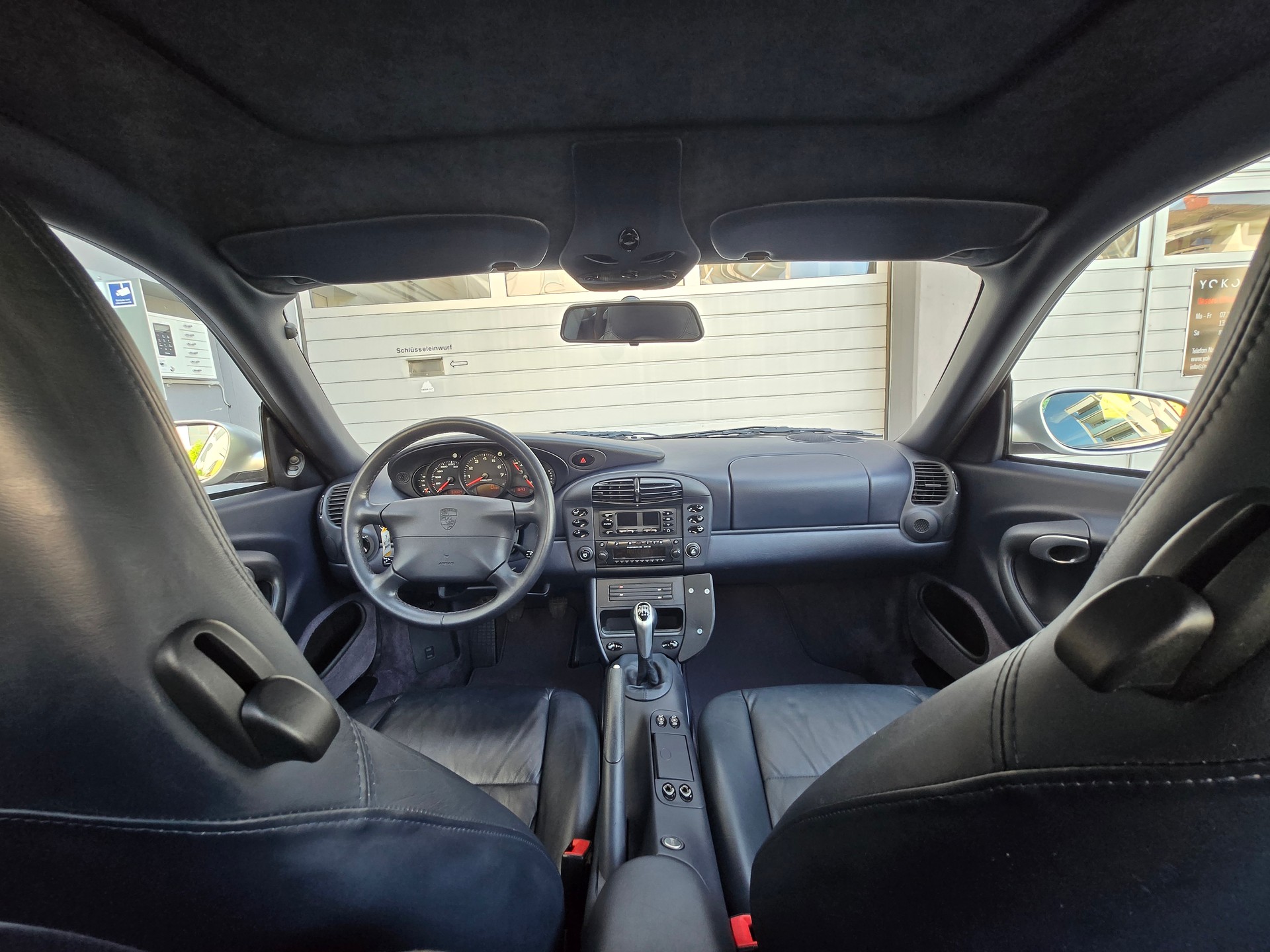 PORSCHE 911 Carrera-image-7