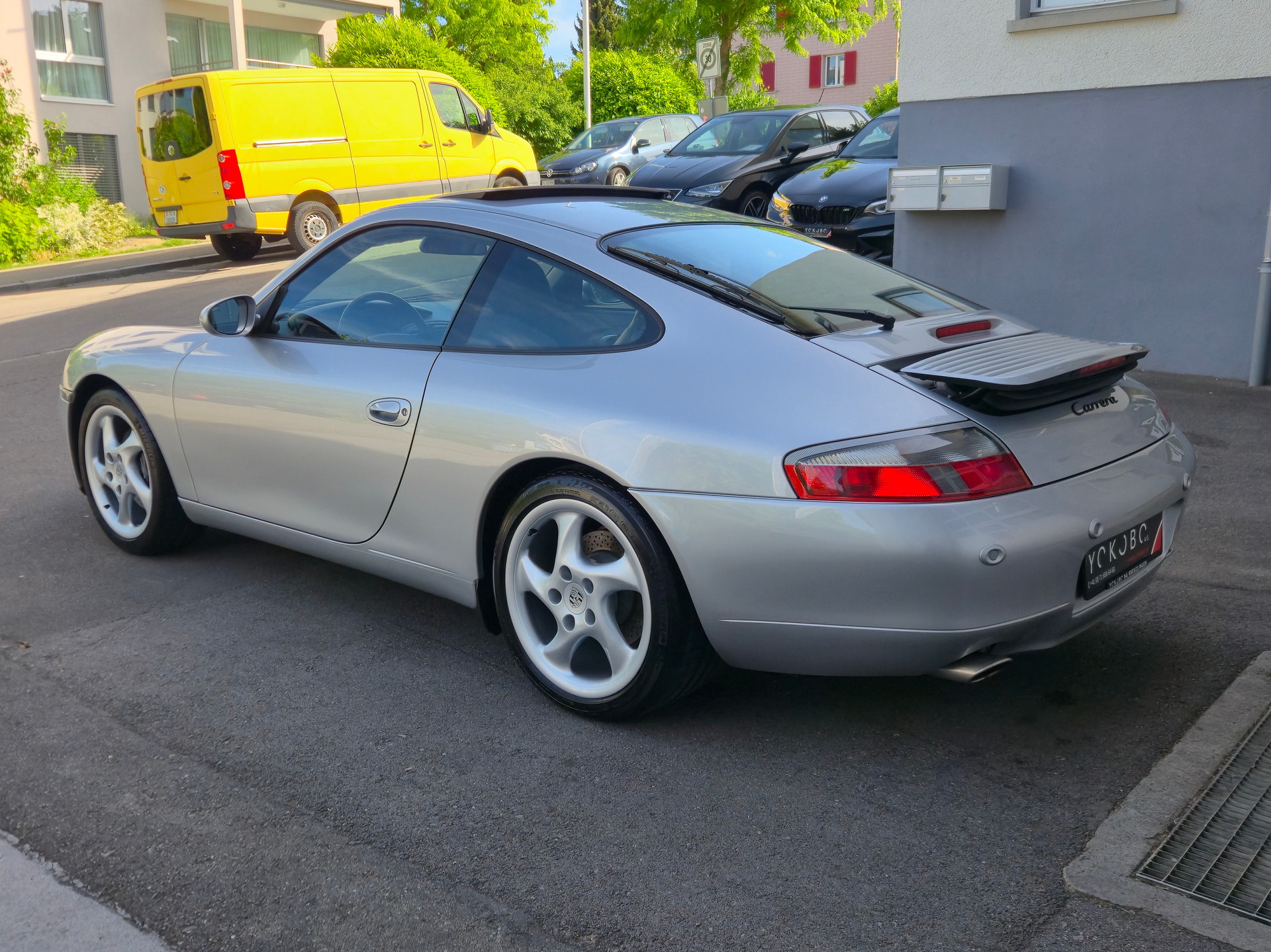 PORSCHE 911 Carrera-image-2