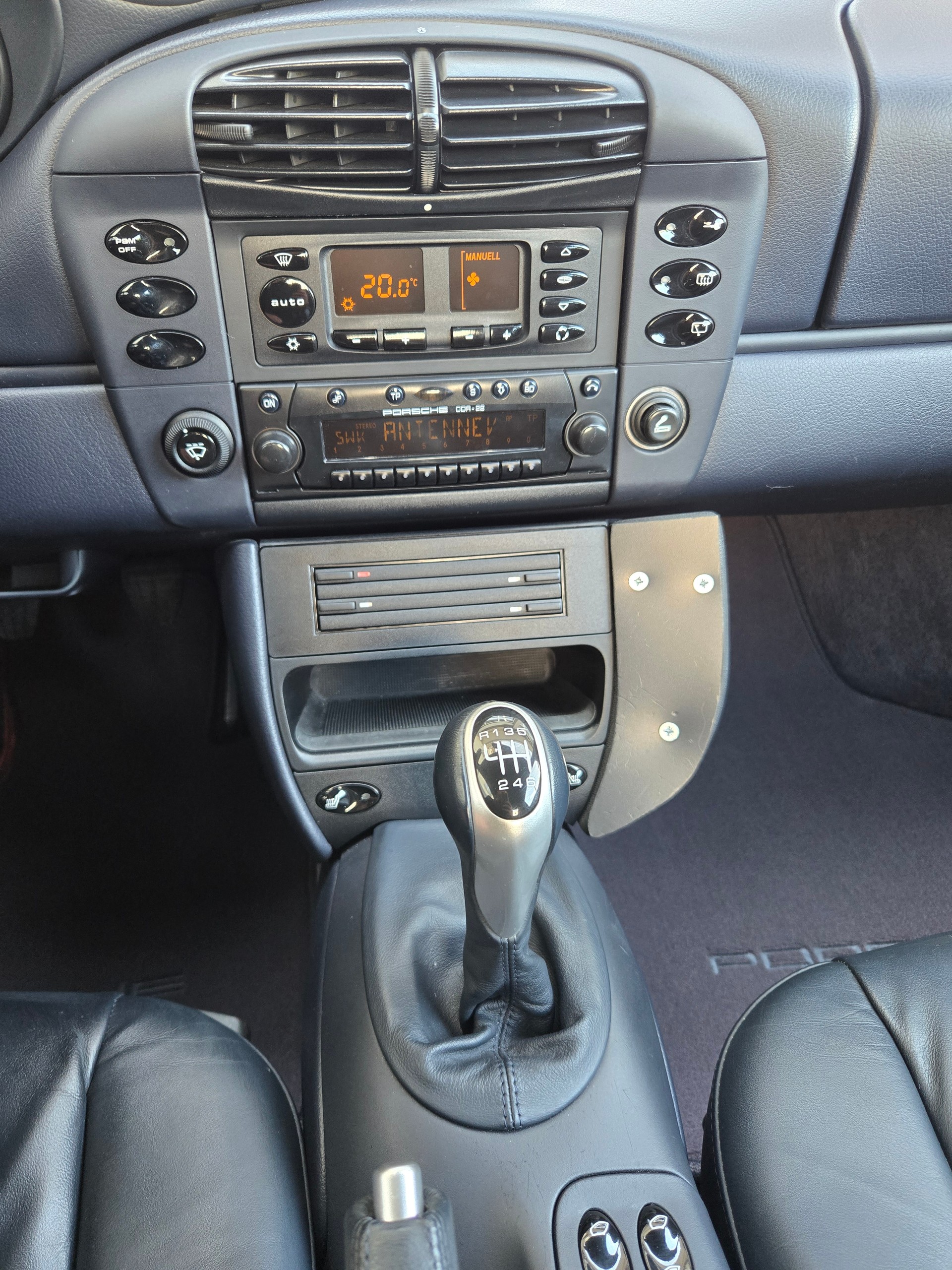 PORSCHE 911 Carrera-image-12