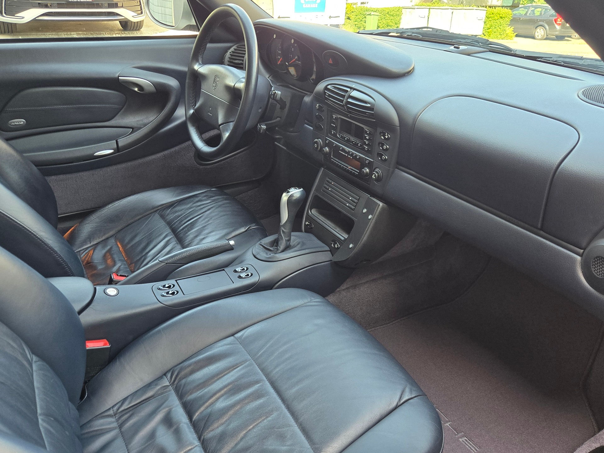 PORSCHE 911 Carrera-image-14