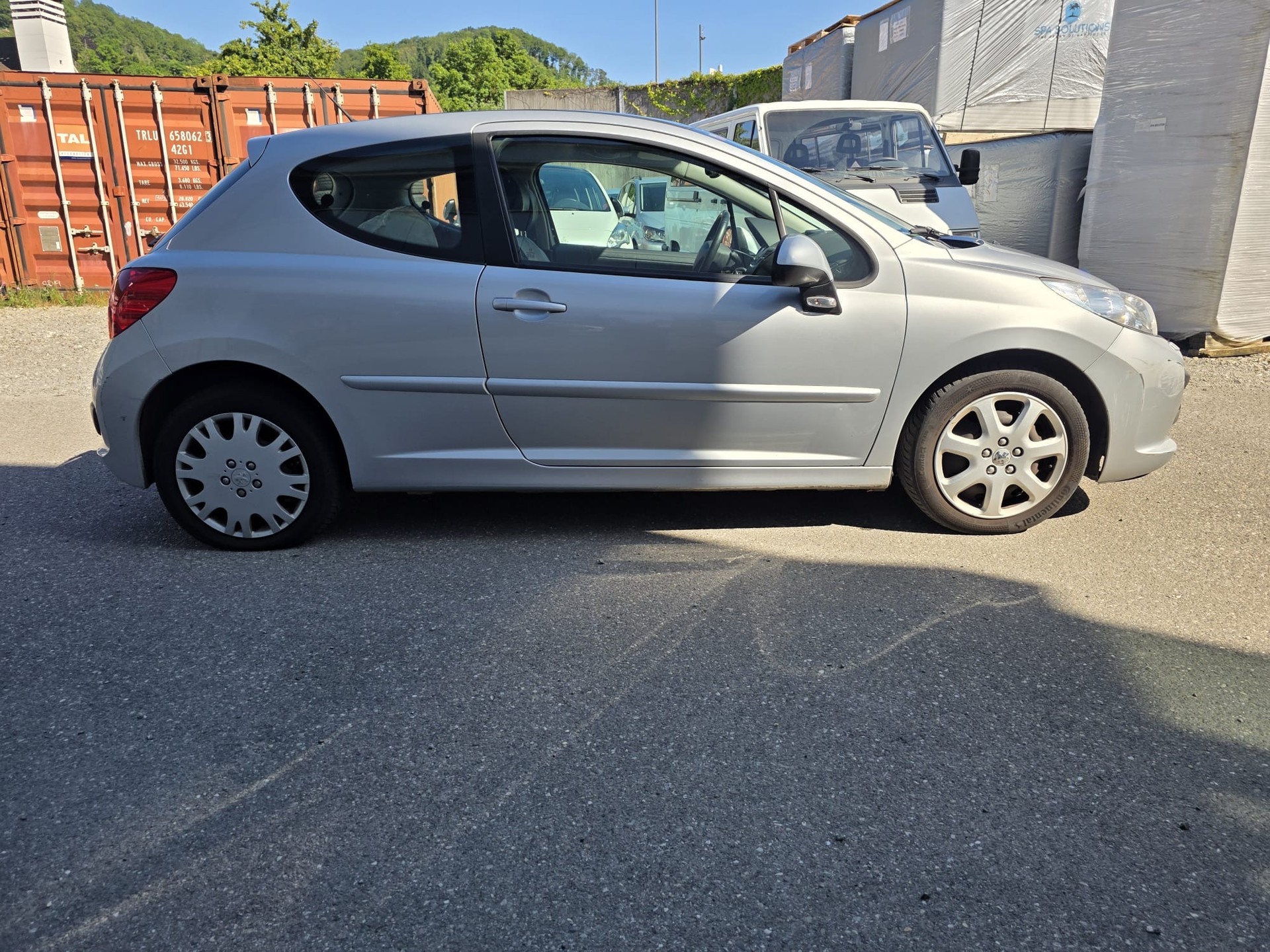PEUGEOT 207 1.6 HDI XS Premium-image-12