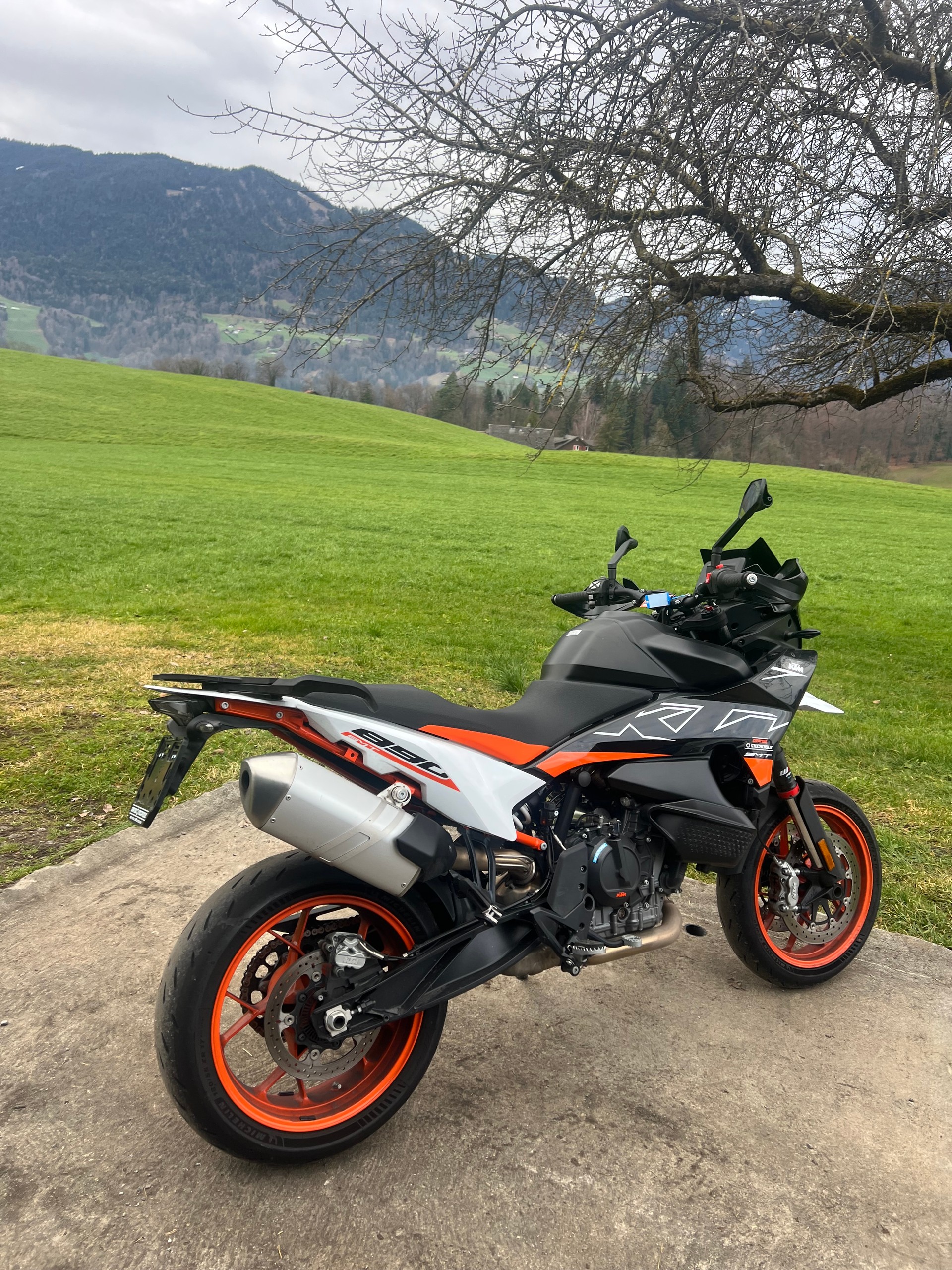 KTM 890 SMT-image-1