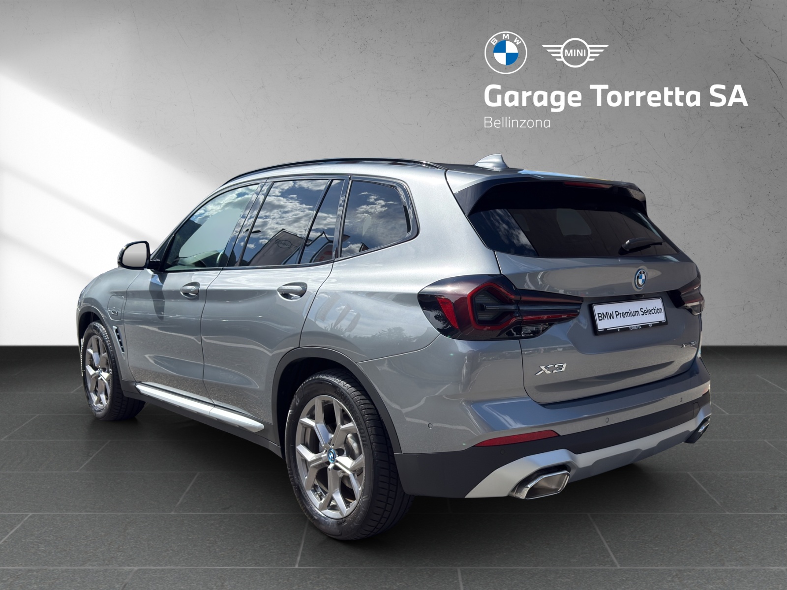 BMW X3 xDrive 30e-showroom-element-2