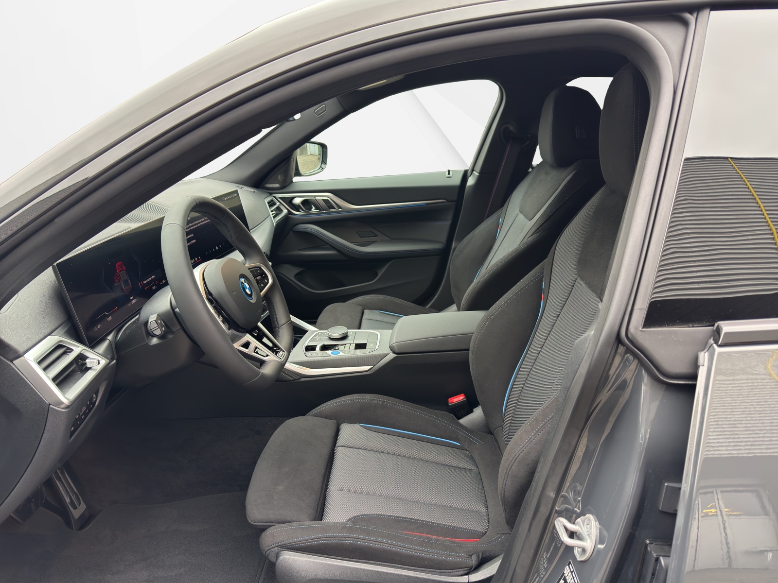 BMW i4 xDrive 40 M Sport Pro-image-11