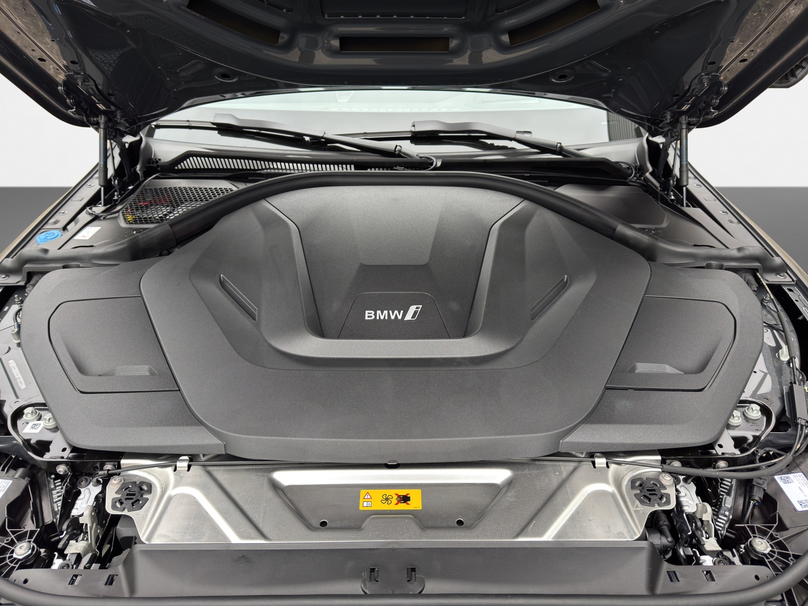 BMW i4 xDrive 40 M Sport Pro-image-9