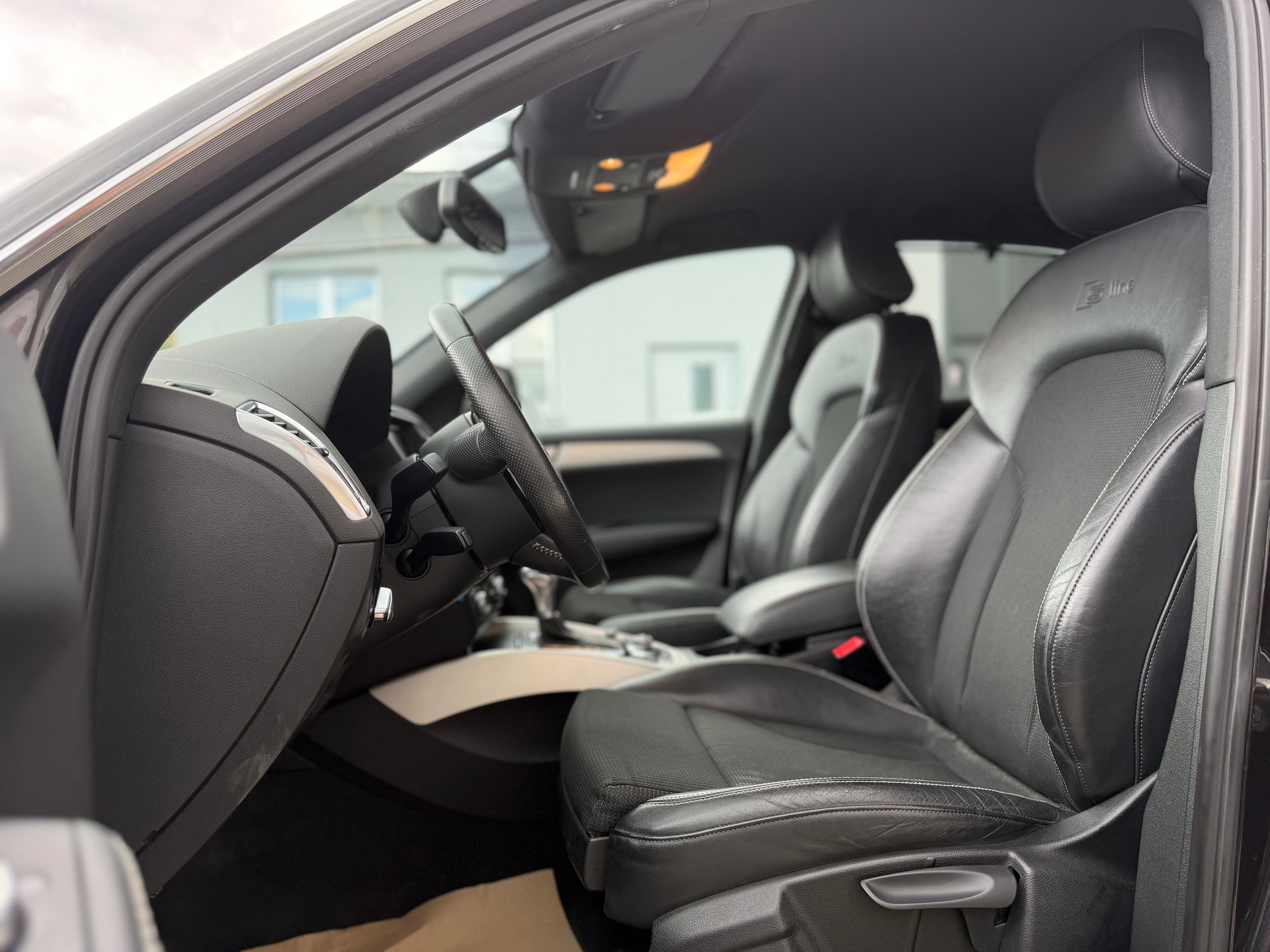 AUDI Q5 2.0 TFSI quattro tiptronic-image-9