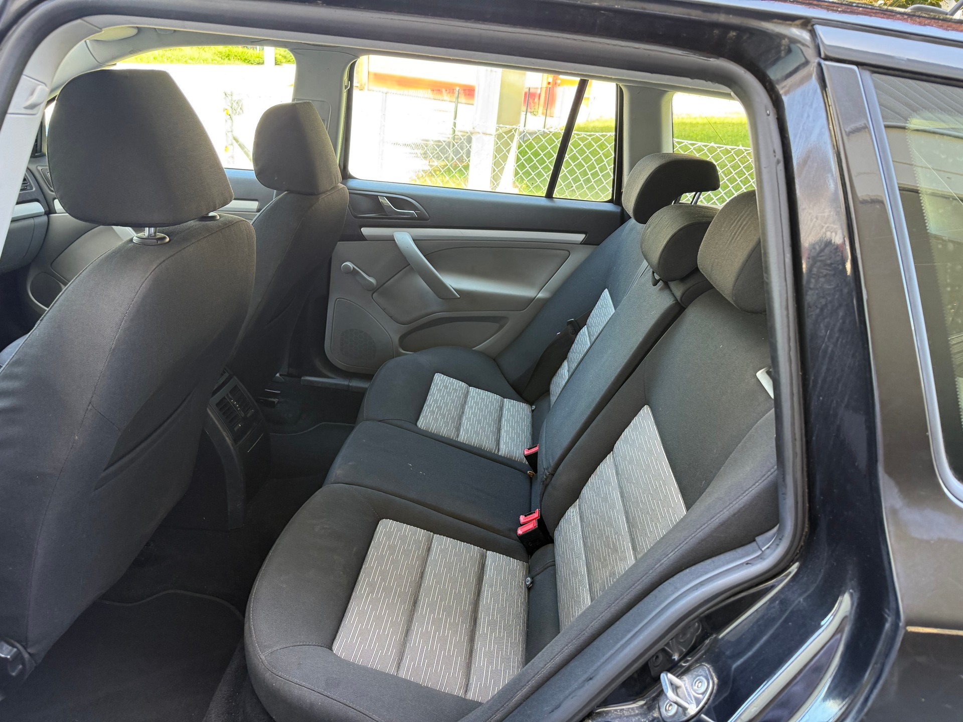 SKODA Octavia Combi 1.6 TDI Classic-image-7