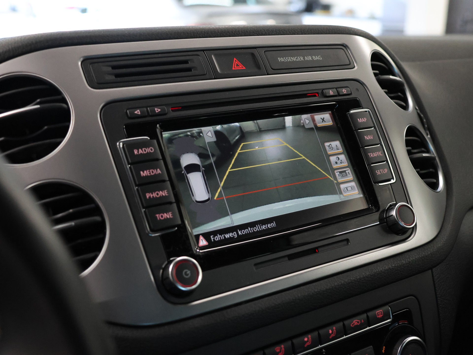 VW Tiguan 2.0 TDI BMT Cup R-Line 4Motion DSG *Rückfahrkamera* *R-Line* *4 Motion Allrad*-image-19