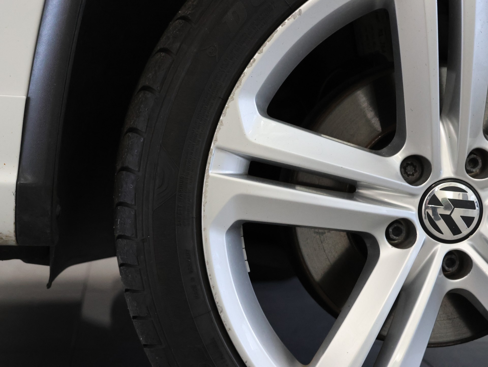 VW Tiguan 2.0 TDI BMT Cup R-Line 4Motion DSG *Rückfahrkamera* *R-Line* *4 Motion Allrad*-image-14