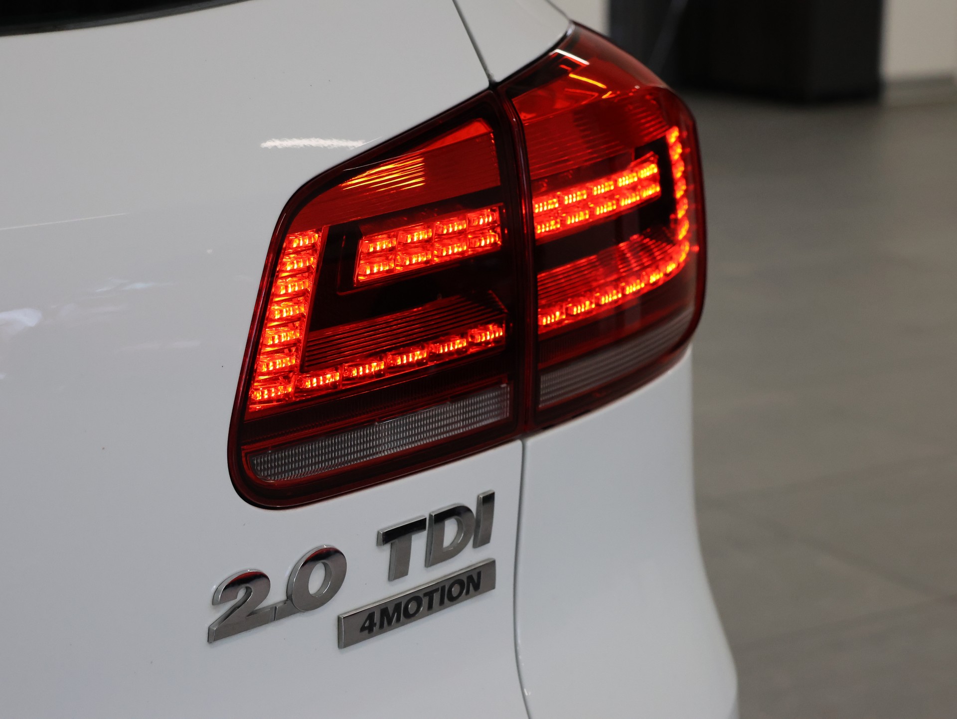 VW Tiguan 2.0 TDI BMT Cup R-Line 4Motion DSG *Rückfahrkamera* *R-Line* *4 Motion Allrad*-image-11