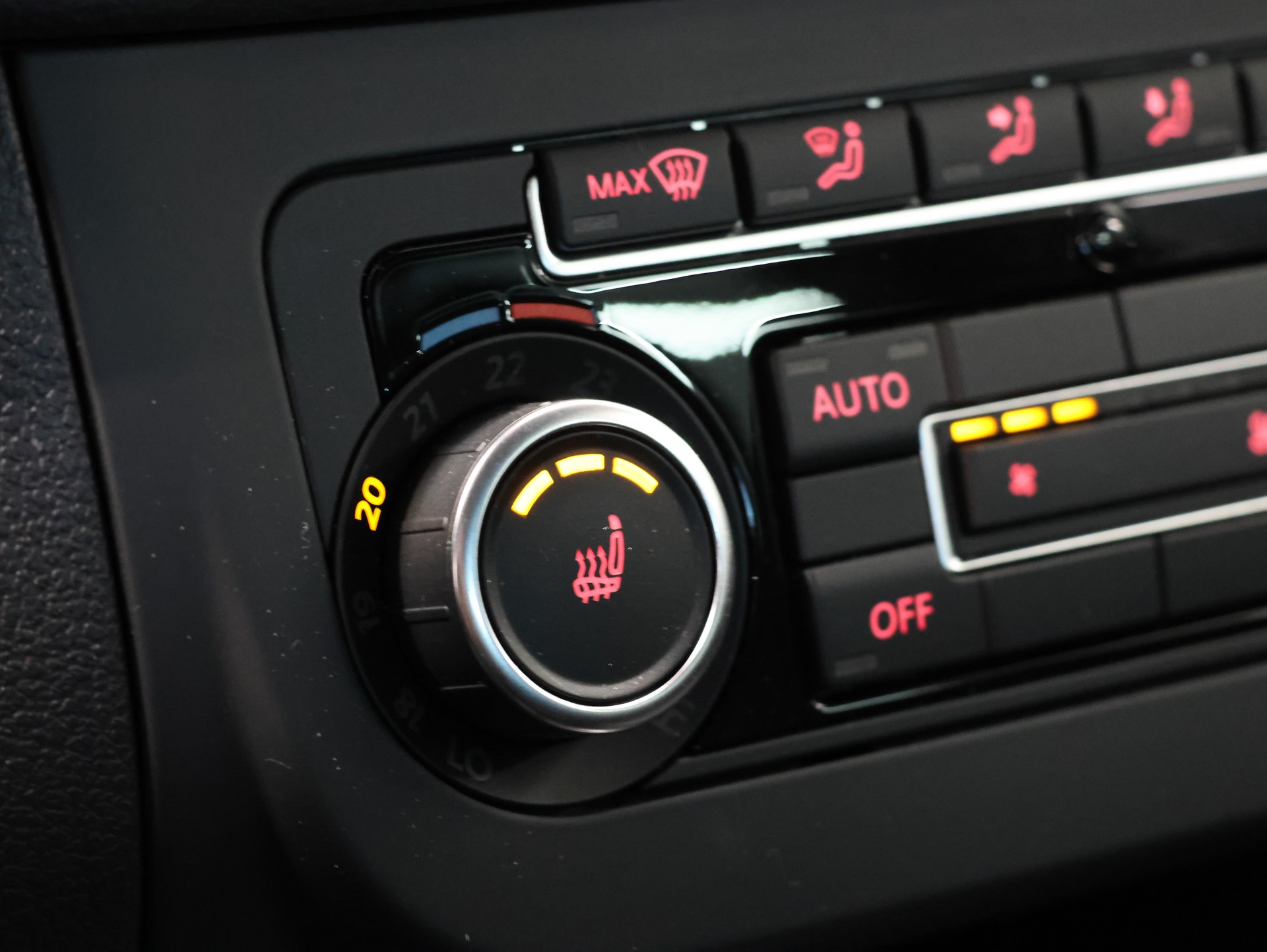 VW Tiguan 2.0 TDI BMT Cup R-Line 4Motion DSG *Rückfahrkamera* *R-Line* *4 Motion Allrad*-image-20