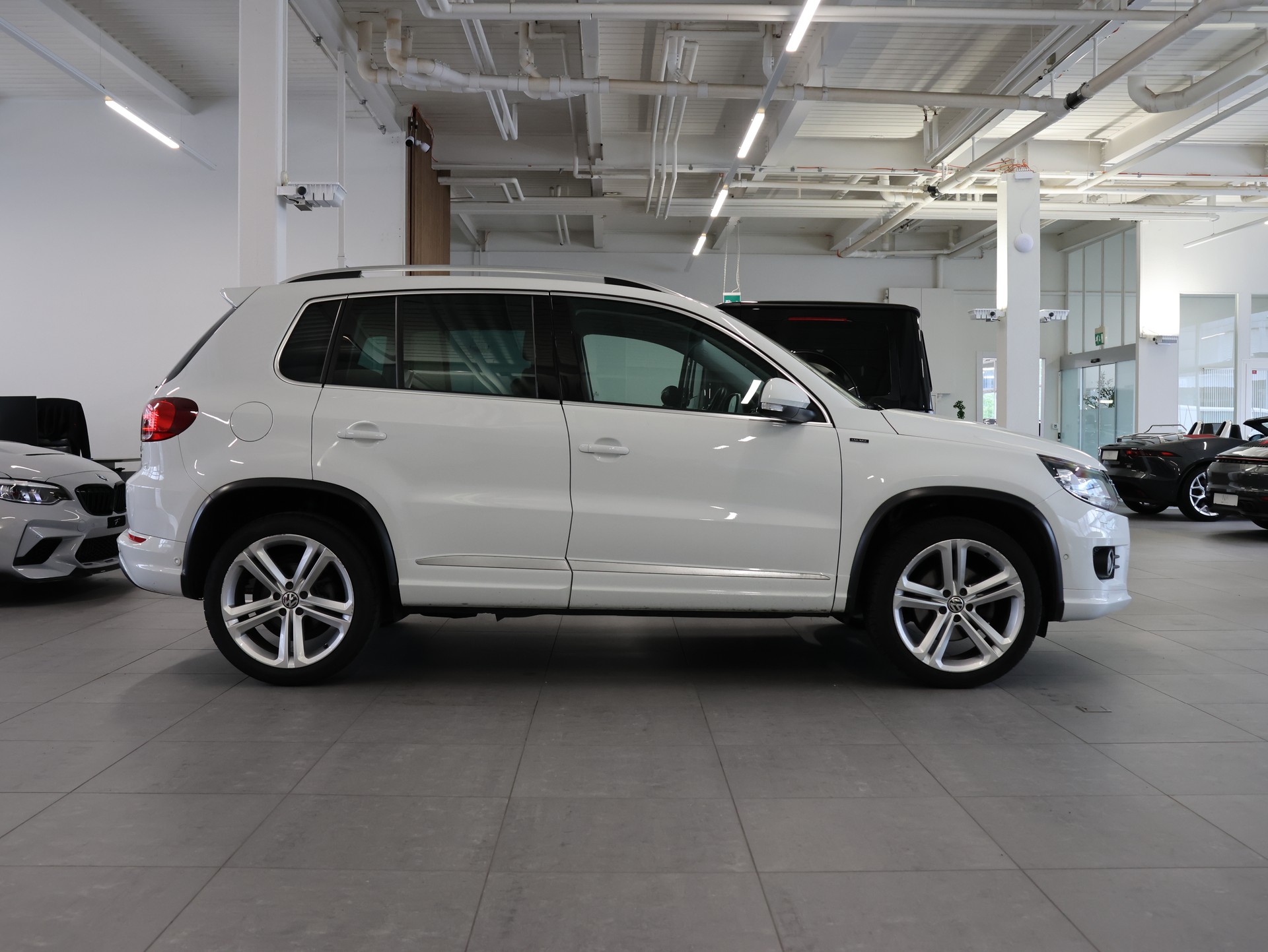 VW Tiguan 2.0 TDI BMT Cup R-Line 4Motion DSG *Rückfahrkamera* *R-Line* *4 Motion Allrad*-image-6