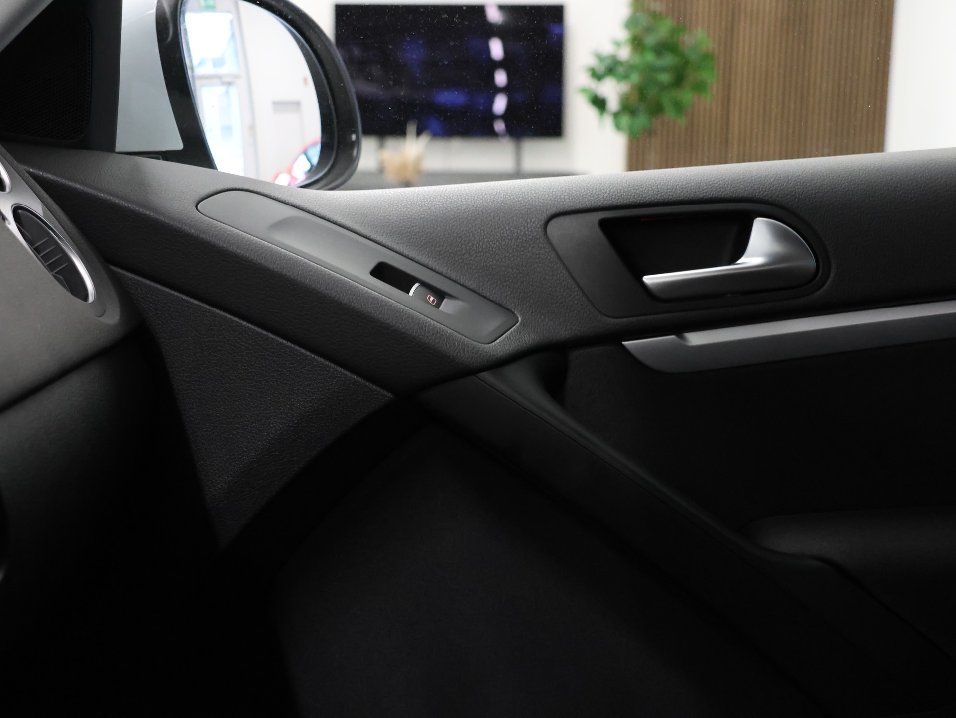 VW Tiguan 2.0 TDI BMT Cup R-Line 4Motion DSG *Rückfahrkamera* *R-Line* *4 Motion Allrad*-image-24