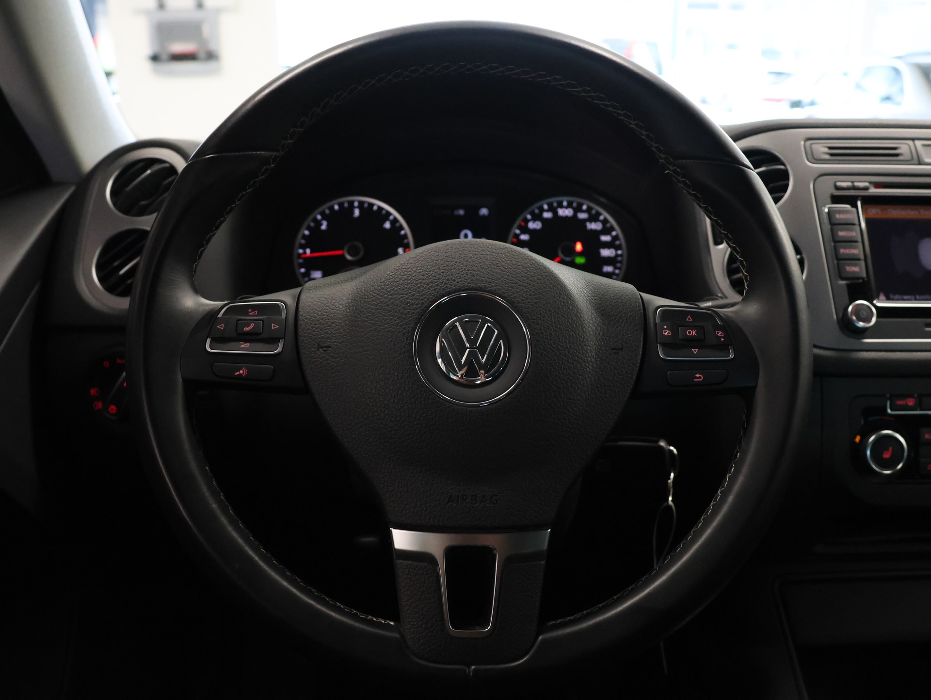 VW Tiguan 2.0 TDI BMT Cup R-Line 4Motion DSG *Rückfahrkamera* *R-Line* *4 Motion Allrad*-image-17