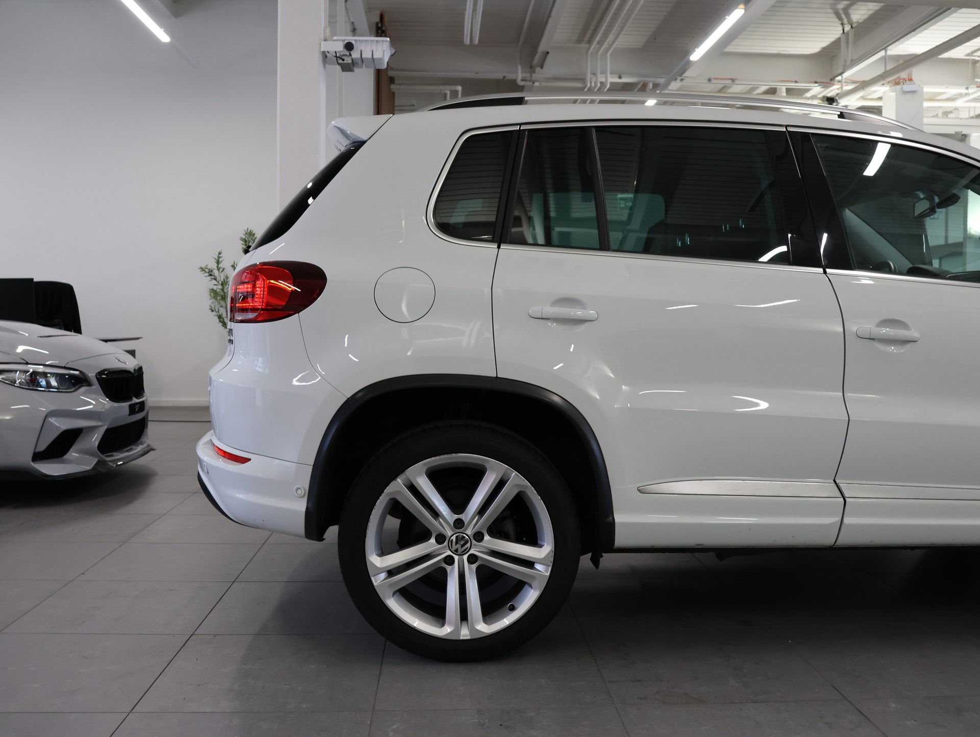 VW Tiguan 2.0 TDI BMT Cup R-Line 4Motion DSG *Rückfahrkamera* *R-Line* *4 Motion Allrad*-image-12