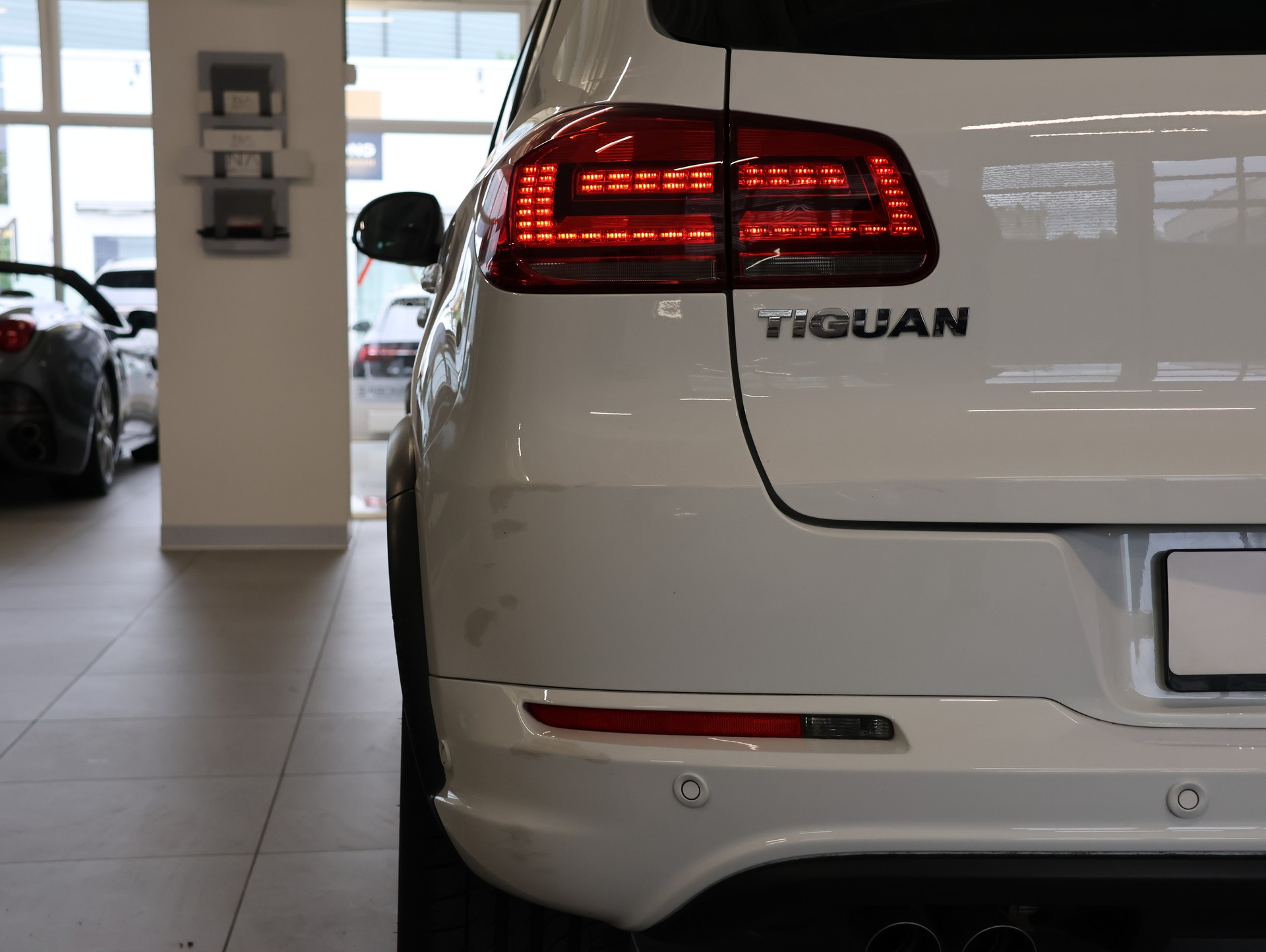 VW Tiguan 2.0 TDI BMT Cup R-Line 4Motion DSG *Rückfahrkamera* *R-Line* *4 Motion Allrad*-image-10